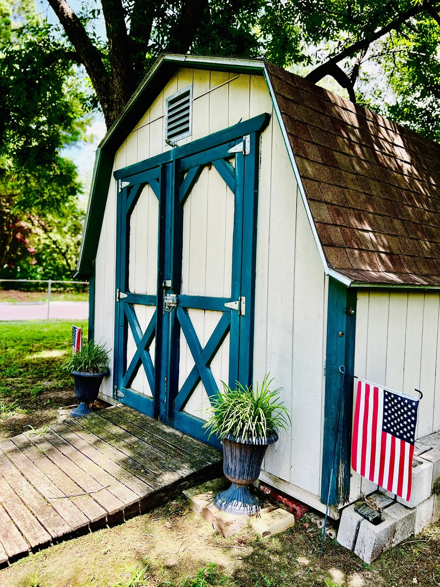 Single Family Residence For Sale in Hopkins County , 114 Harred Street, Sulphur Springs, Texas 75482, 3 Bedroom, 2 Bathroom, 2 Garage spaces, 1,650 Sqft, built in 1958, mls#21349852, Real Estate Agent in Sulphur Springs, Homes For Sale in Hopkins county, Homes For Sale in Sulphur Springs, Realtor in Sulphur Springs Texas, Real Estate Brokerage Independent Realty Texas, Luminita Cordes Realtor