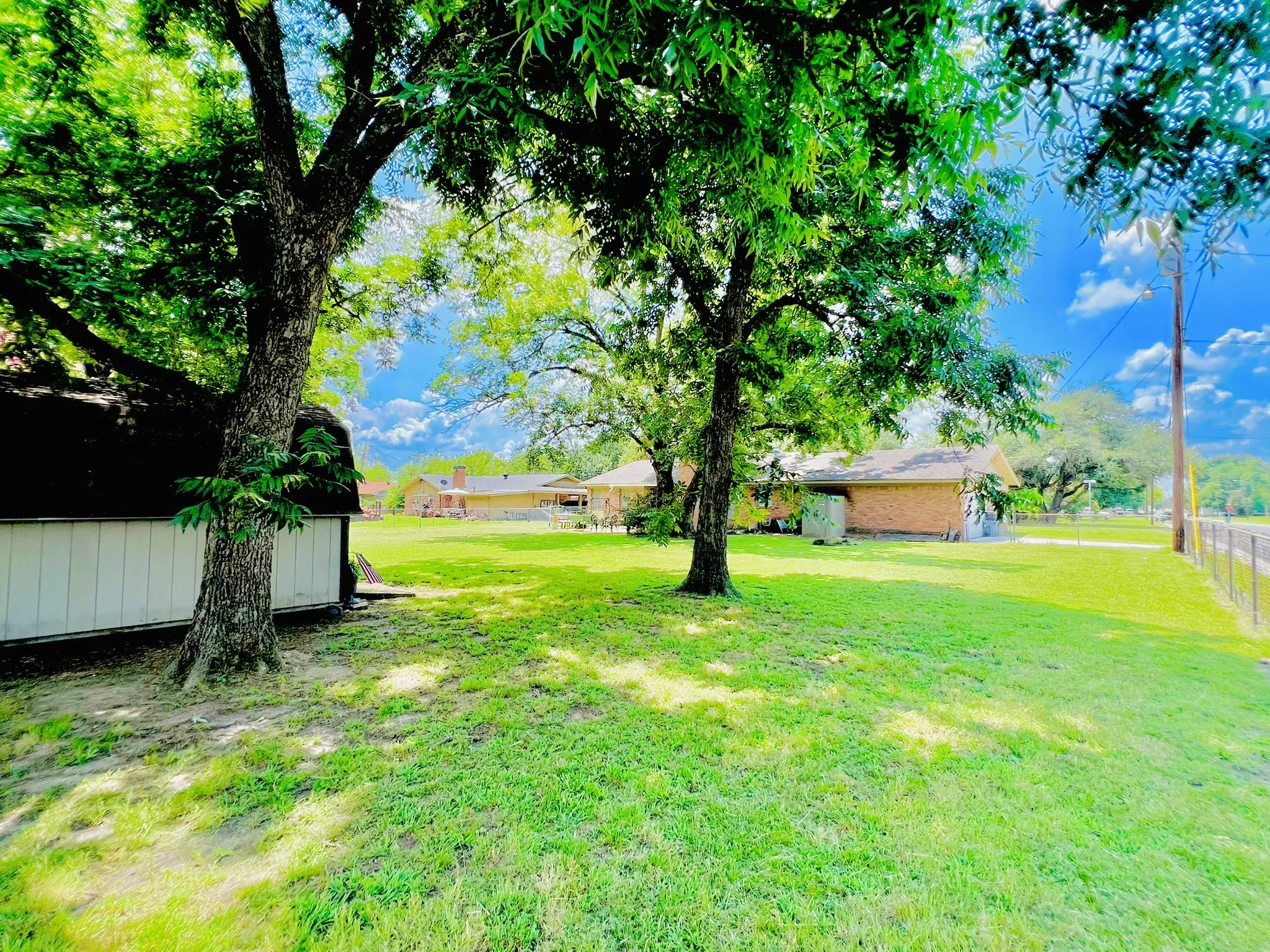 Single Family Residence For Sale in Hopkins County , 114 Harred Street, Sulphur Springs, Texas 75482, 3 Bedroom, 2 Bathroom, 2 Garage spaces, 1,650 Sqft, built in 1958, mls#21349852, Real Estate Agent in Sulphur Springs, Homes For Sale in Hopkins county, Homes For Sale in Sulphur Springs, Realtor in Sulphur Springs Texas, Real Estate Brokerage Independent Realty Texas, Luminita Cordes Realtor