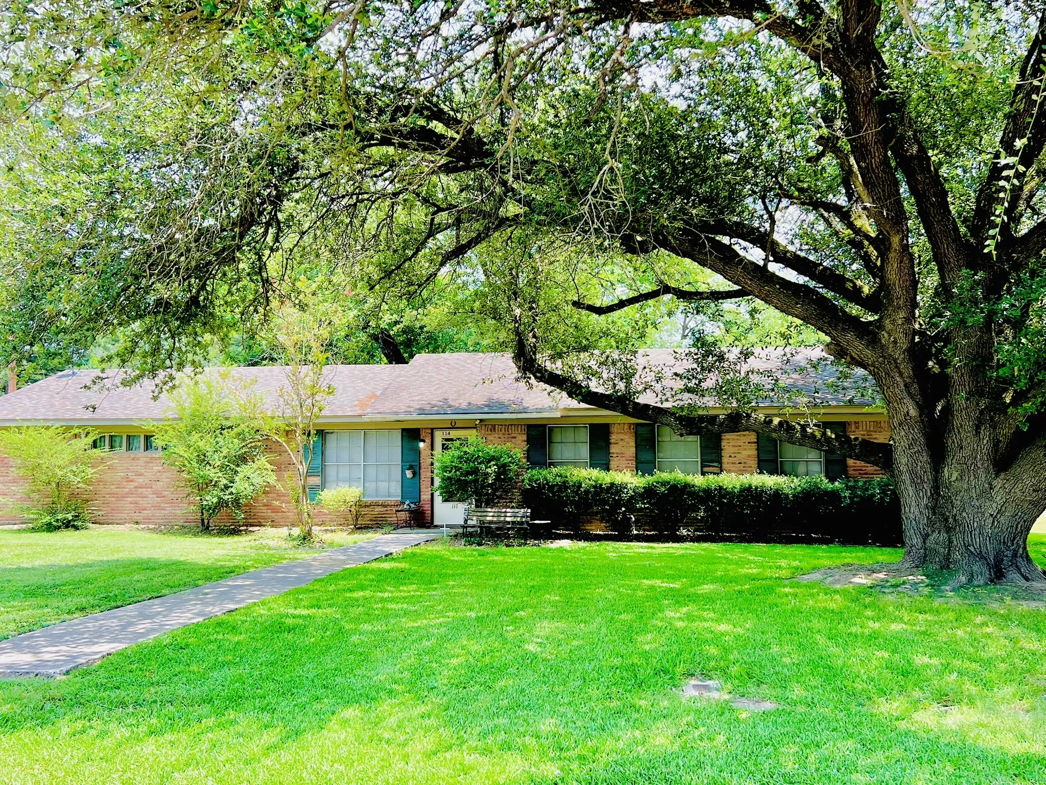 Single Family Residence For Sale in Hopkins County , 114 Harred Street, Sulphur Springs, Texas 75482, 3 Bedroom, 2 Bathroom, 2 Garage spaces, 1,650 Sqft, built in 1958, mls#21349852, Real Estate Agent in Sulphur Springs, Homes For Sale in Hopkins county, Homes For Sale in Sulphur Springs, Realtor in Sulphur Springs Texas, Real Estate Brokerage Independent Realty Texas, Luminita Cordes Realtor