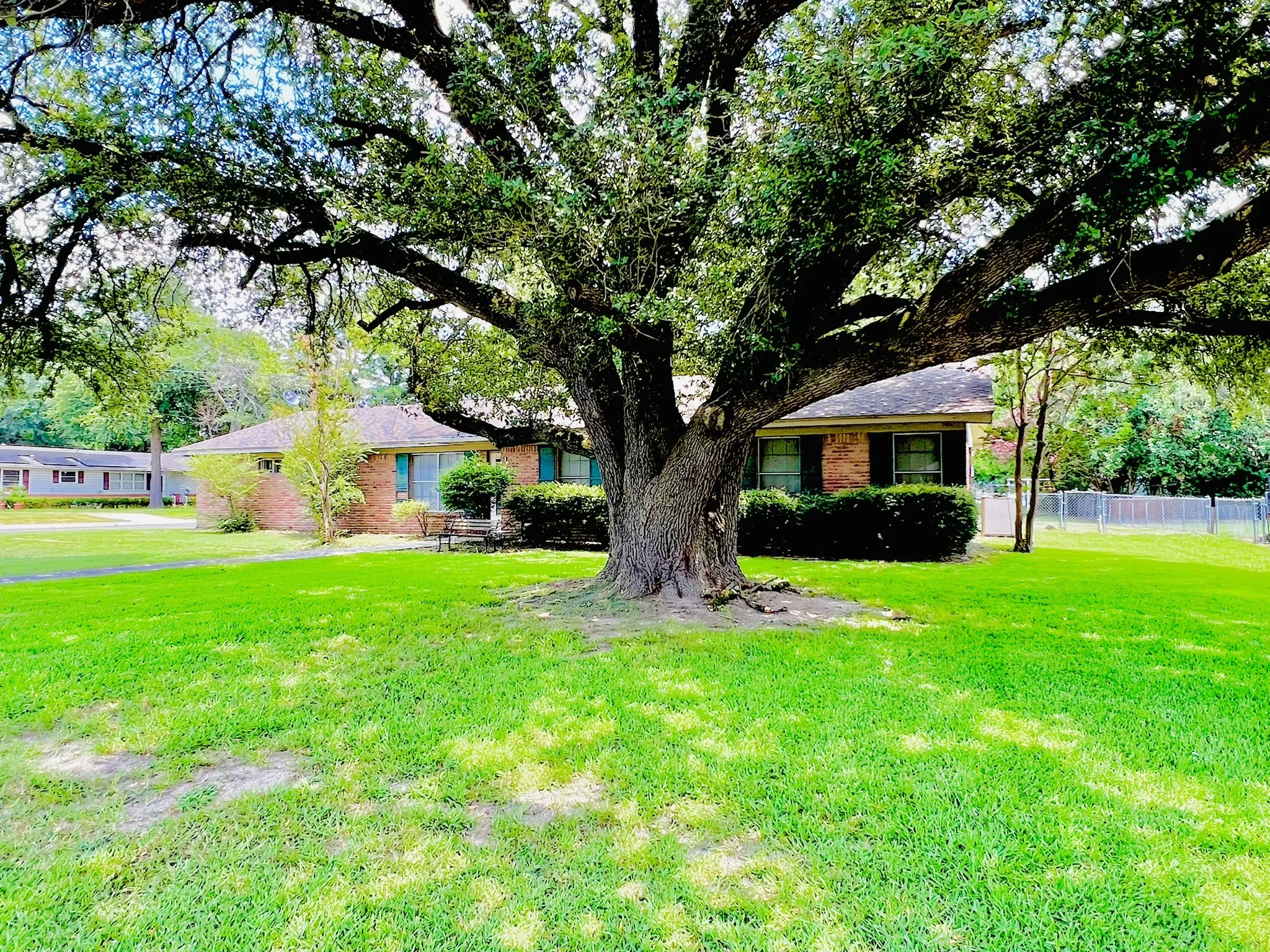 Single Family Residence For Sale in Hopkins County , 114 Harred Street, Sulphur Springs, Texas 75482, 3 Bedroom, 2 Bathroom, 2 Garage spaces, 1,650 Sqft, built in 1958, mls#21349852, Real Estate Agent in Sulphur Springs, Homes For Sale in Hopkins county, Homes For Sale in Sulphur Springs, Realtor in Sulphur Springs Texas, Real Estate Brokerage Independent Realty Texas, Luminita Cordes Realtor