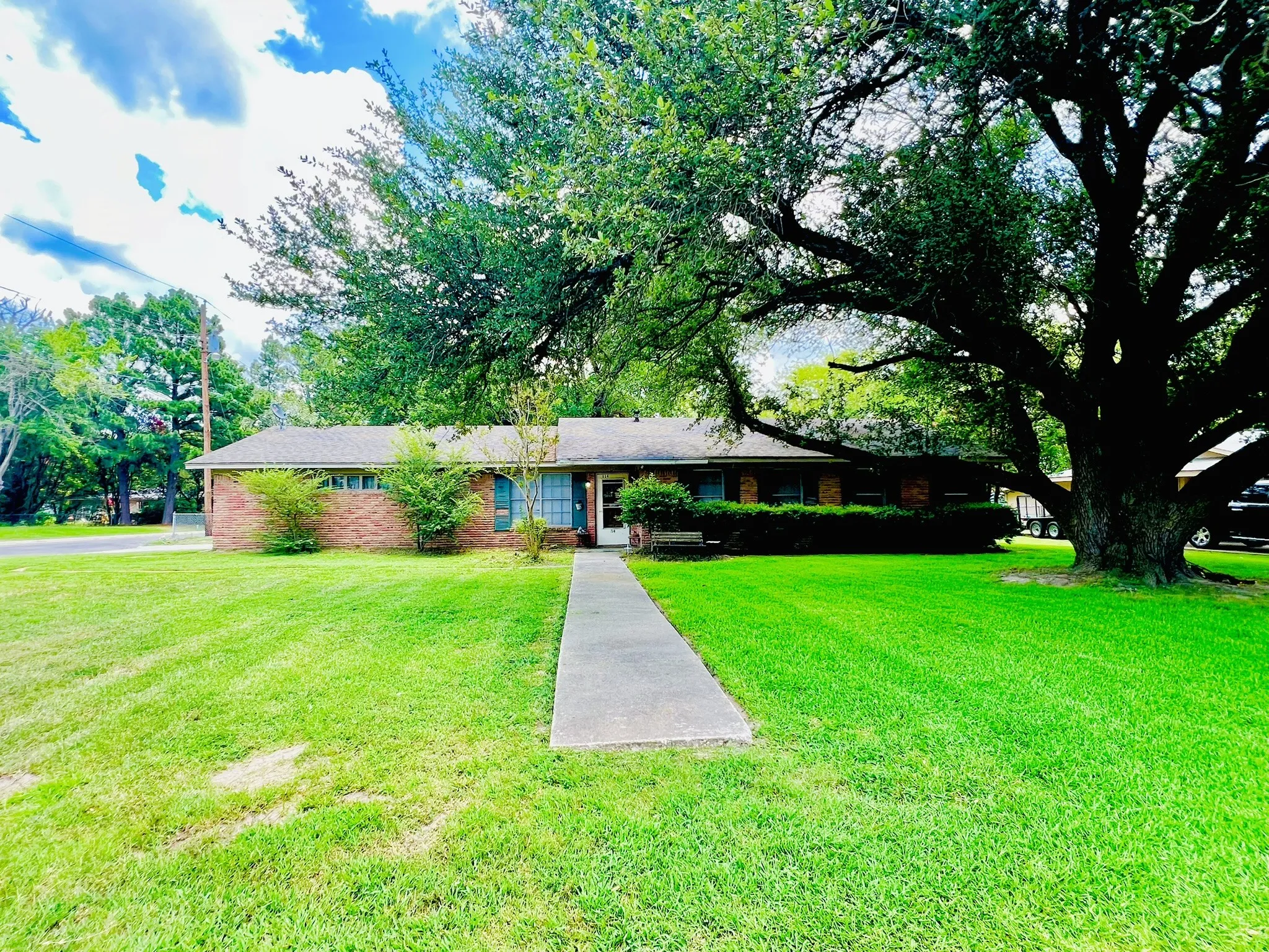 Single Family Residence For Sale in Hopkins County , 114 Harred Street, Sulphur Springs, Texas 75482, 3 Bedroom, 2 Bathroom, 2 Garage spaces, 1,650 Sqft, built in 1958, mls#21349852, Real Estate Agent in Sulphur Springs, Homes For Sale in Hopkins county, Homes For Sale in Sulphur Springs, Realtor in Sulphur Springs Texas, Real Estate Brokerage Independent Realty Texas, Luminita Cordes Realtor