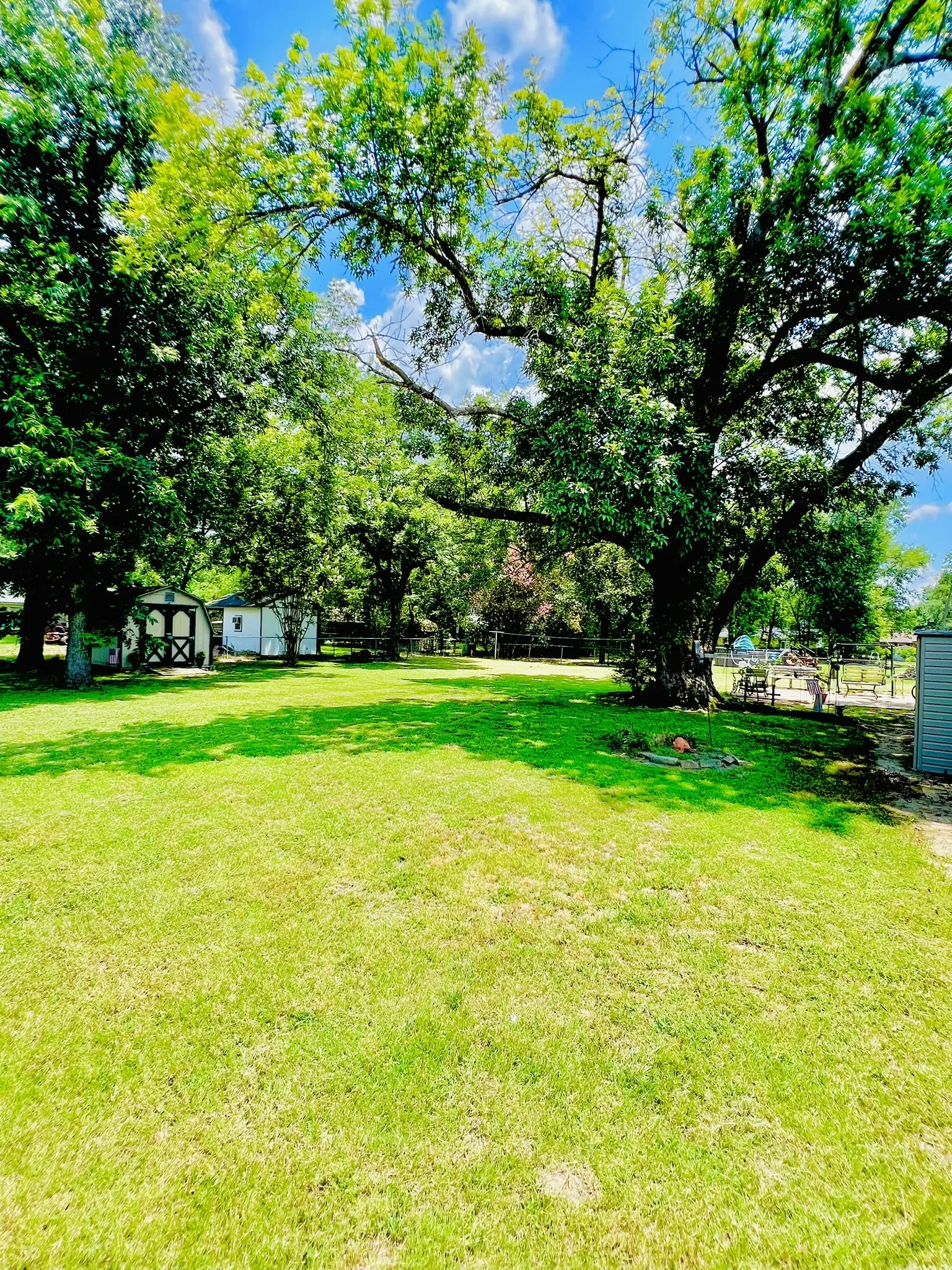 Single Family Residence For Sale in Hopkins County , 114 Harred Street, Sulphur Springs, Texas 75482, 3 Bedroom, 2 Bathroom, 2 Garage spaces, 1,650 Sqft, built in 1958, mls#21349852, Real Estate Agent in Sulphur Springs, Homes For Sale in Hopkins county, Homes For Sale in Sulphur Springs, Realtor in Sulphur Springs Texas, Real Estate Brokerage Independent Realty Texas, Luminita Cordes Realtor