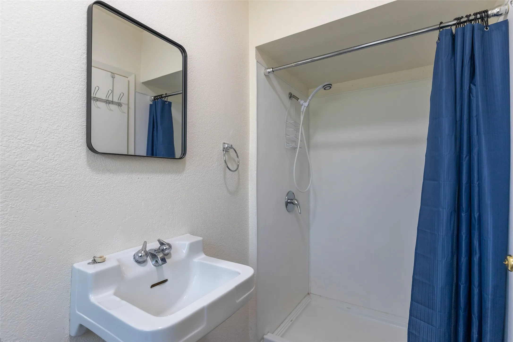Single Family Residence For Sale in Taylor County , 3765 Woodridge Drive, Abilene, Texas 79605, 4 Bedroom, 3 Bathroom, 2 Garage spaces, 4,117 Sqft, built in 1948, mls#21356929, Real Estate Agent in Abilene, Homes For Sale in Taylor county, Homes For Sale in Abilene, Realtor in Abilene Texas, Real Estate Brokerage Independent Realty Texas, Luminita Cordes Realtor