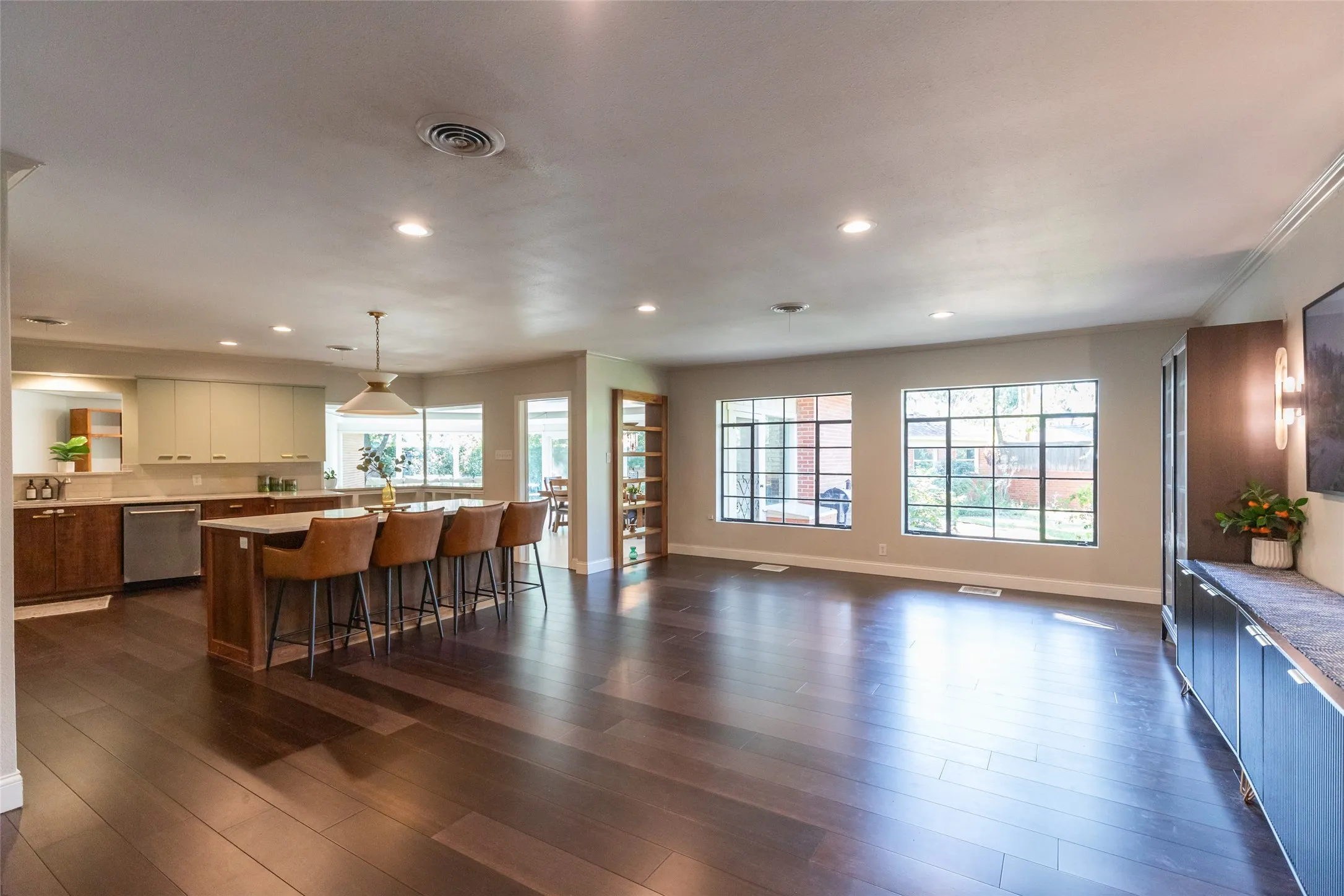 Single Family Residence For Sale in Taylor County , 3765 Woodridge Drive, Abilene, Texas 79605, 4 Bedroom, 3 Bathroom, 2 Garage spaces, 4,117 Sqft, built in 1948, mls#21356929, Real Estate Agent in Abilene, Homes For Sale in Taylor county, Homes For Sale in Abilene, Realtor in Abilene Texas, Real Estate Brokerage Independent Realty Texas, Luminita Cordes Realtor