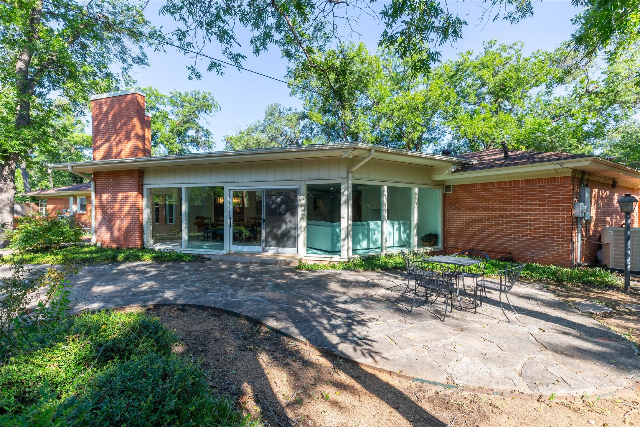 Single Family Residence For Sale in Taylor County , 3765 Woodridge Drive, Abilene, Texas 79605, 4 Bedroom, 3 Bathroom, 2 Garage spaces, 4,117 Sqft, built in 1948, mls#21356929, Real Estate Agent in Abilene, Homes For Sale in Taylor county, Homes For Sale in Abilene, Realtor in Abilene Texas, Real Estate Brokerage Independent Realty Texas, Luminita Cordes Realtor