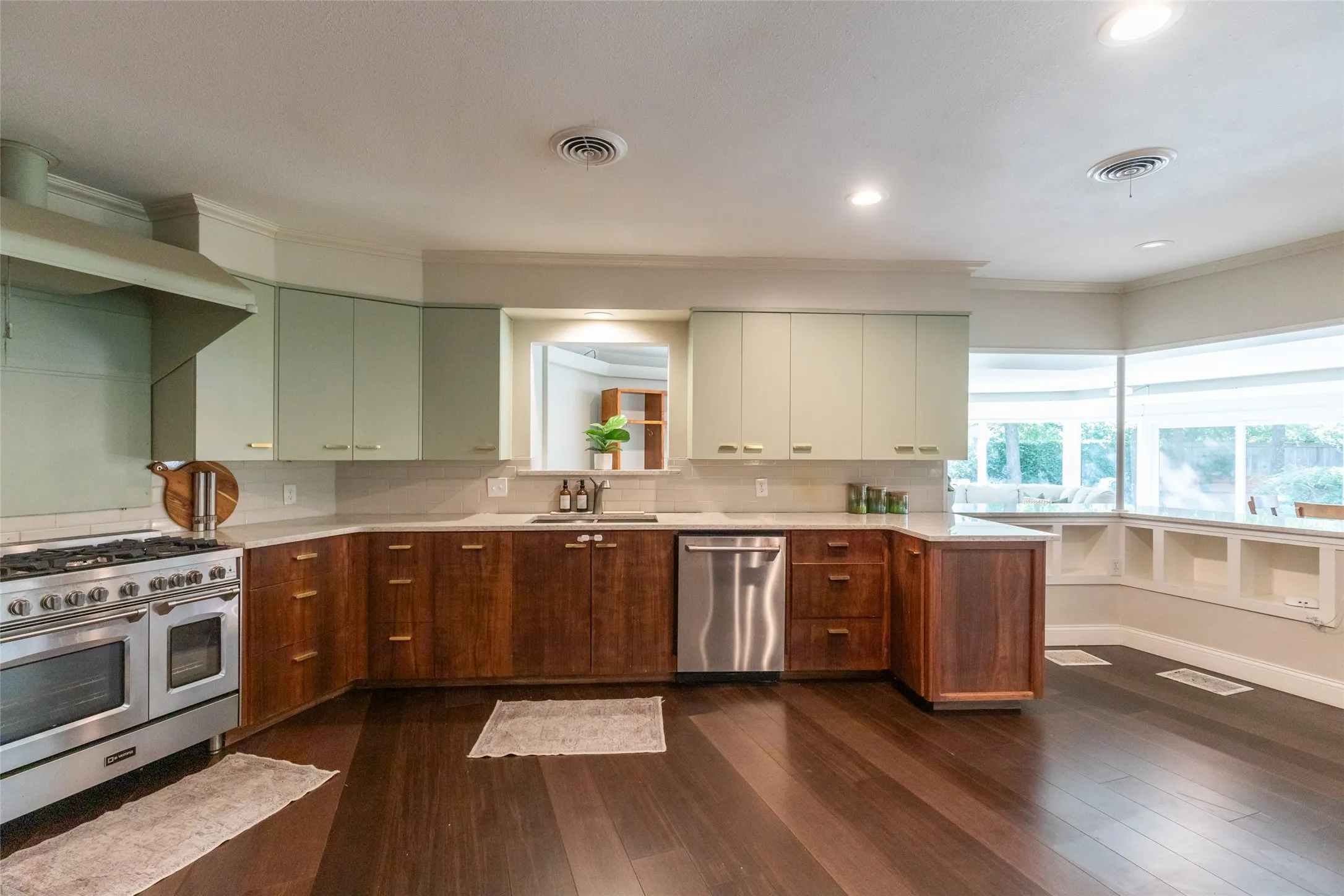 Single Family Residence For Sale in Taylor County , 3765 Woodridge Drive, Abilene, Texas 79605, 4 Bedroom, 3 Bathroom, 2 Garage spaces, 4,117 Sqft, built in 1948, mls#21356929, Real Estate Agent in Abilene, Homes For Sale in Taylor county, Homes For Sale in Abilene, Realtor in Abilene Texas, Real Estate Brokerage Independent Realty Texas, Luminita Cordes Realtor