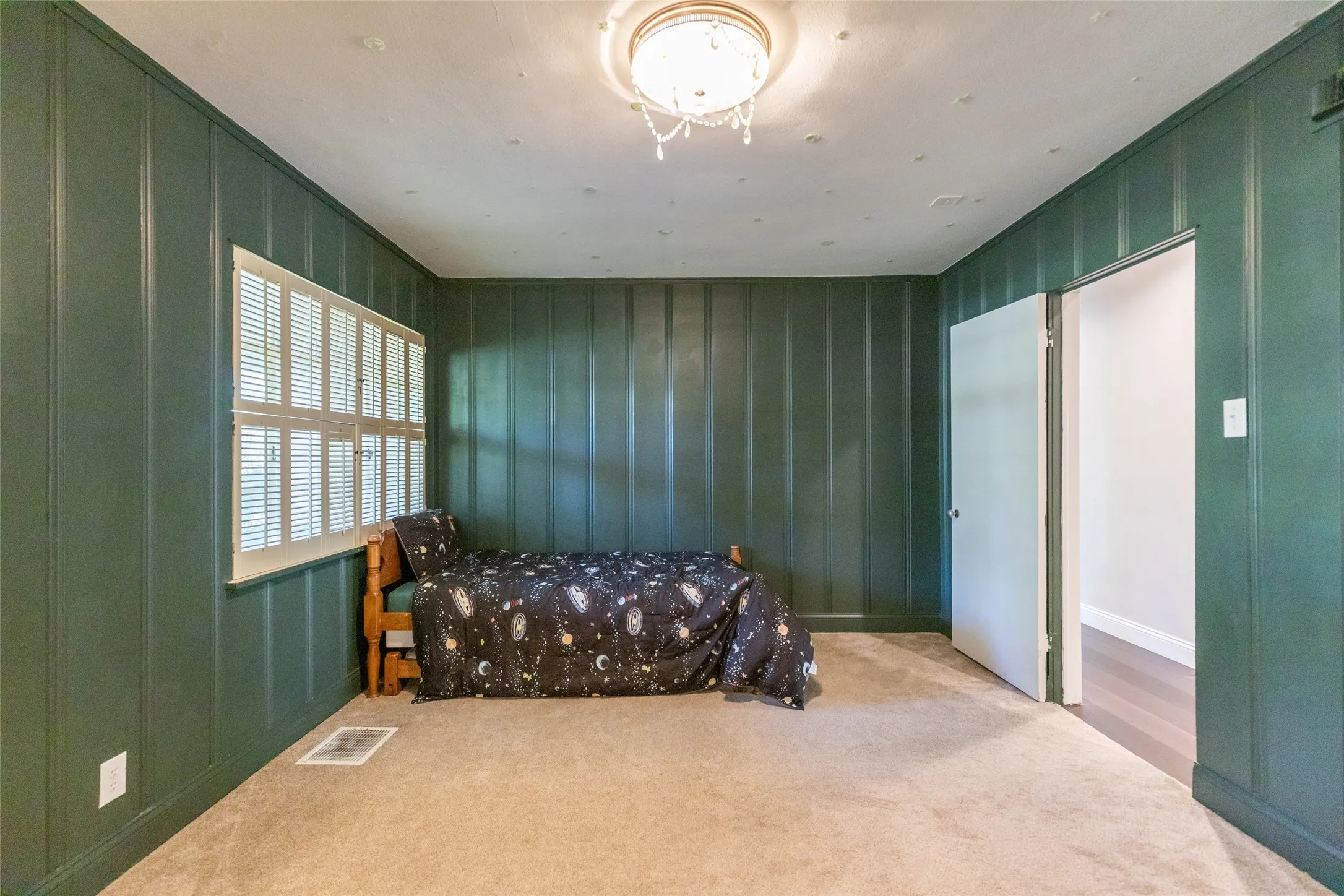 Single Family Residence For Sale in Taylor County , 3765 Woodridge Drive, Abilene, Texas 79605, 4 Bedroom, 3 Bathroom, 2 Garage spaces, 4,117 Sqft, built in 1948, mls#21356929, Real Estate Agent in Abilene, Homes For Sale in Taylor county, Homes For Sale in Abilene, Realtor in Abilene Texas, Real Estate Brokerage Independent Realty Texas, Luminita Cordes Realtor