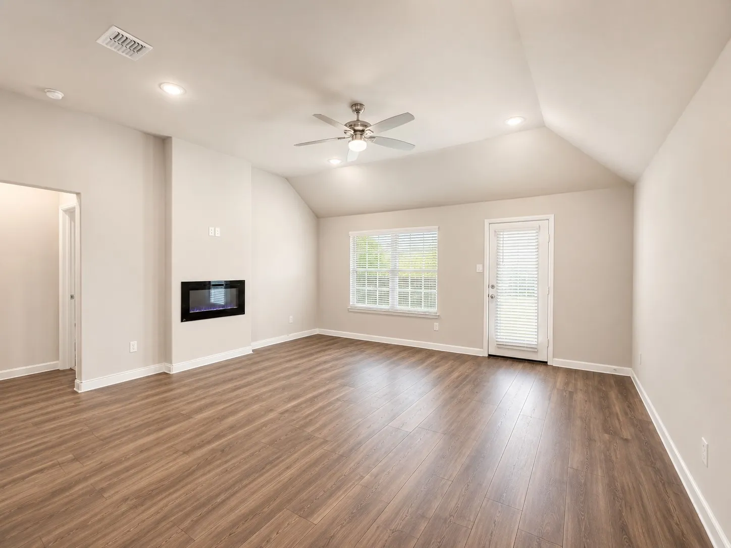 Single Family Residence For Rent in Rockwall County , 3428 flatiron Drive, Royse City, Texas 75189, 3 Bedroom, 2 Bathroom, 2 Garage spaces, 1,928 Sqft, built in 2021, mls#21358278, Real Estate Agent in Royse City, Homes For Rent in Rockwall county, Homes For Rent in Royse City, Realtor in Royse City Texas, Real Estate Brokerage Independent Realty Texas, Luminita Cordes Realtor
