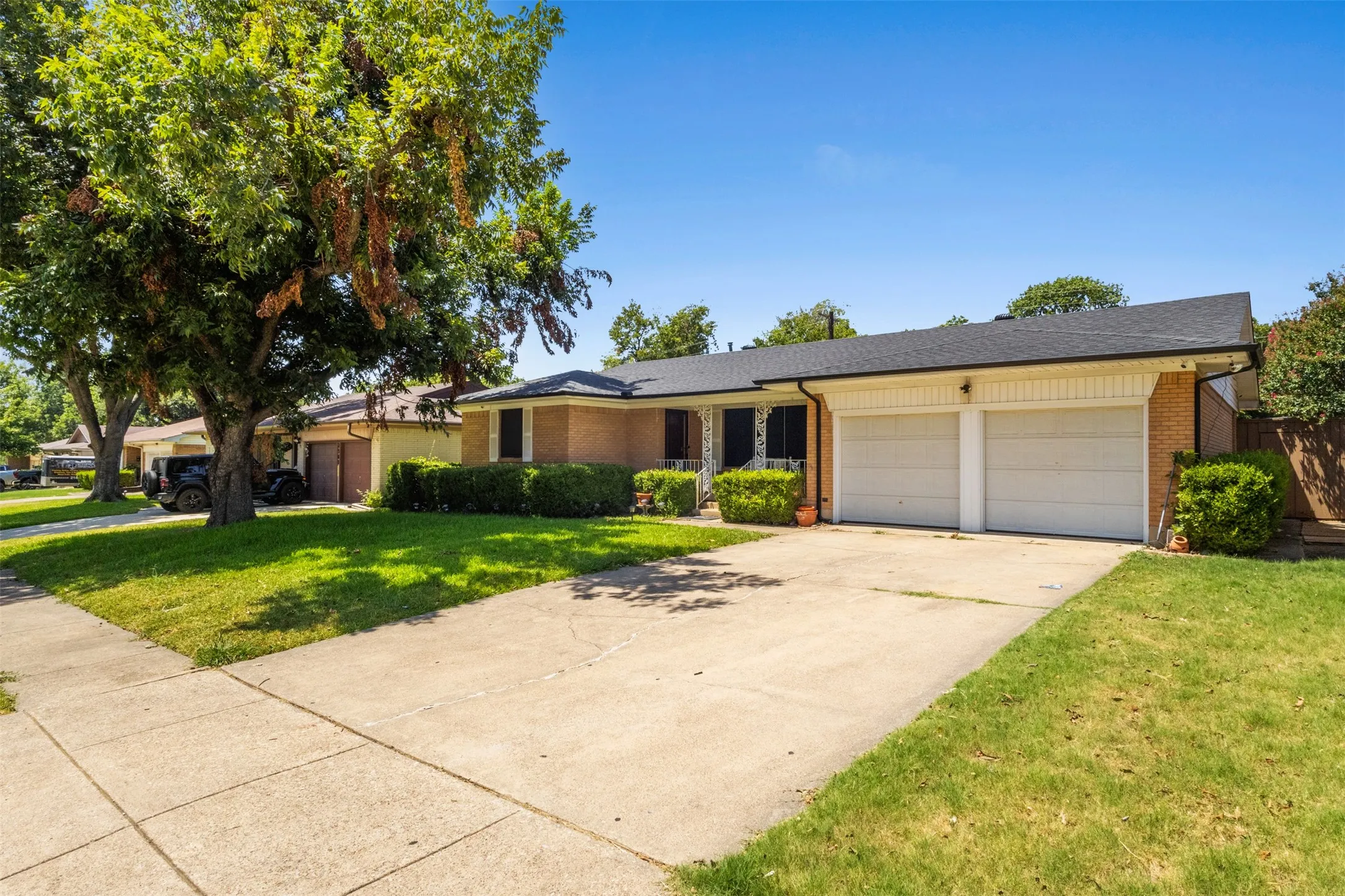 Single Family Residence For Sale in Dallas County , 2505 Robin Lane, Garland, Texas 75041, 3 Bedroom, 2 Bathroom, 2 Garage spaces, 1,500 Sqft, built in 1961, mls#21358318, Real Estate Agent in Garland, Homes For Sale in Dallas county, Homes For Sale in Garland, Realtor in Garland Texas, Real Estate Brokerage Independent Realty Texas, Luminita Cordes Realtor
