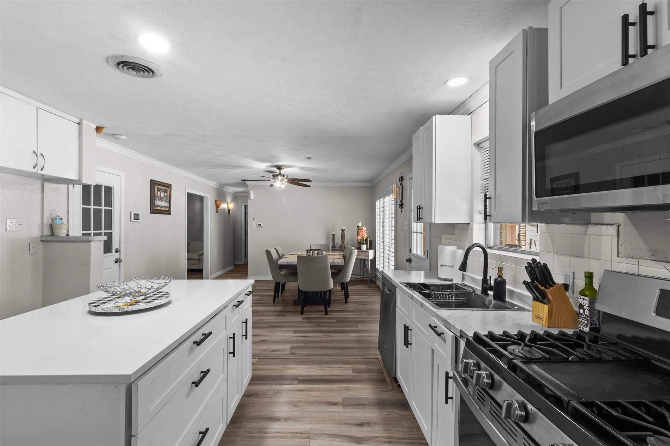 Single Family Residence For Sale in Dallas County , 2505 Robin Lane, Garland, Texas 75041, 3 Bedroom, 2 Bathroom, 2 Garage spaces, 1,500 Sqft, built in 1961, mls#21358318, Real Estate Agent in Garland, Homes For Sale in Dallas county, Homes For Sale in Garland, Realtor in Garland Texas, Real Estate Brokerage Independent Realty Texas, Luminita Cordes Realtor
