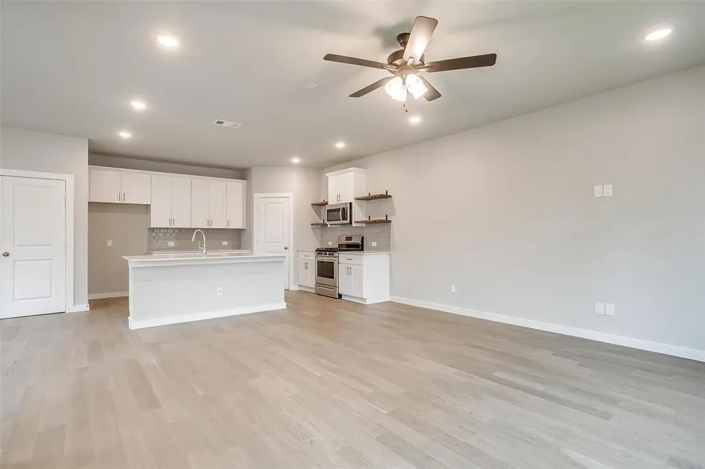 Single Family Residence For Rent in Tarrant County , 4525 Hogans Alley Drive, Arlington, Texas 76001, 4 Bedroom, 3 Bathroom, 2 Garage spaces, 2,205 Sqft, built in 2023, mls#21358348, Real Estate Agent in Arlington, Homes For Rent in Tarrant county, Homes For Rent in Arlington, Realtor in Arlington Texas, Real Estate Brokerage Independent Realty Texas, Luminita Cordes Realtor