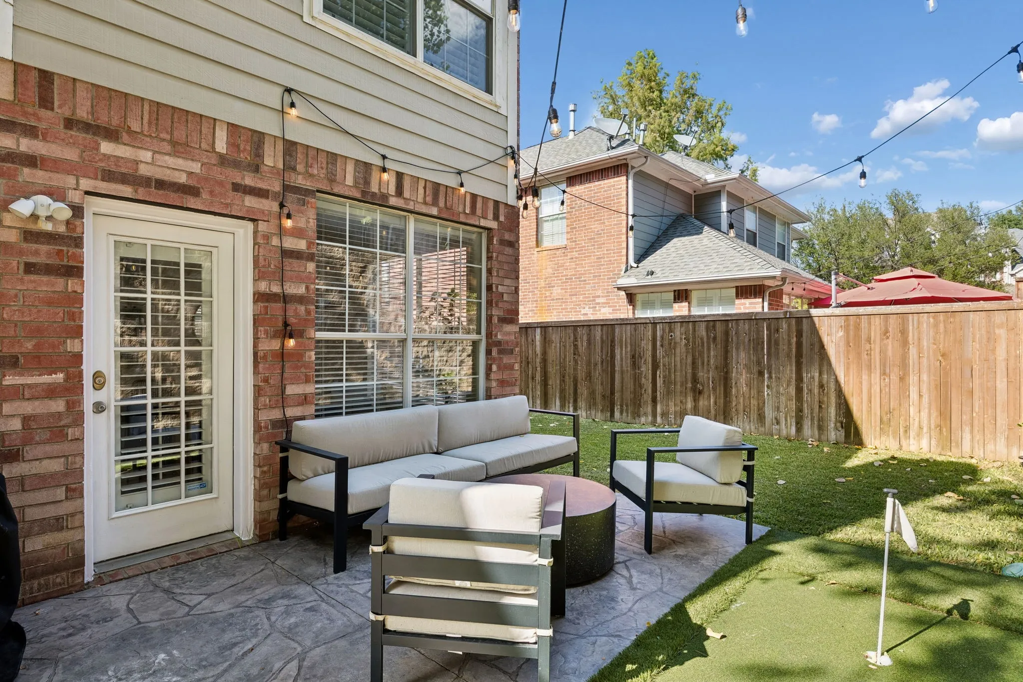 Single Family Residence For Sale in Dallas County , 9028 Clearhurst Drive, Dallas, Texas 75238, 3 Bedroom, 2 Bathroom, 2 Garage spaces, 1,859 Sqft, built in 1999, mls#21358155, Real Estate Agent in Dallas, Homes For Sale in Dallas county, Homes For Sale in Dallas, Realtor in Dallas Texas, Real Estate Brokerage Independent Realty Texas, Luminita Cordes Realtor