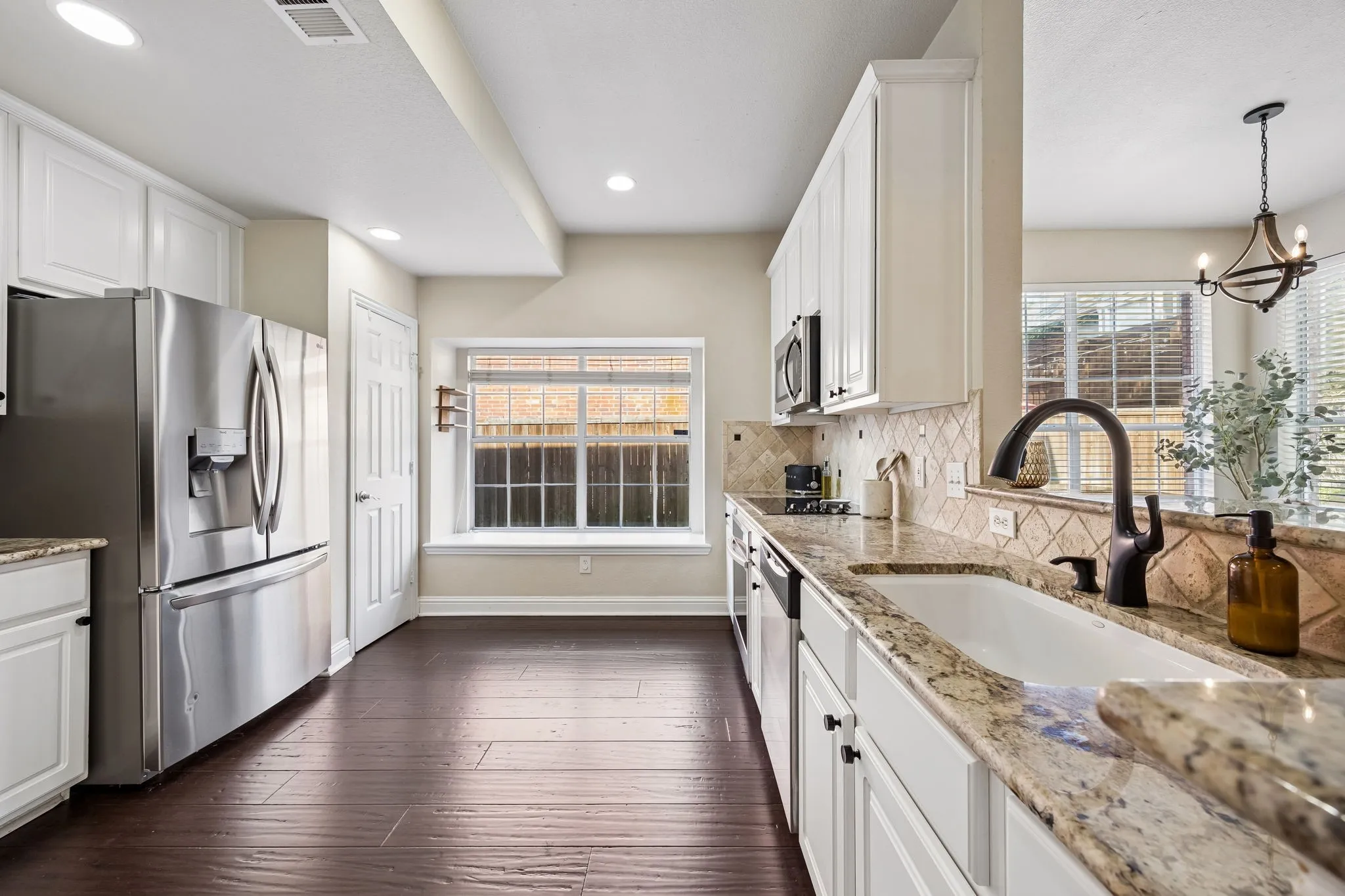 Single Family Residence For Sale in Dallas County , 9028 Clearhurst Drive, Dallas, Texas 75238, 3 Bedroom, 2 Bathroom, 2 Garage spaces, 1,859 Sqft, built in 1999, mls#21358155, Real Estate Agent in Dallas, Homes For Sale in Dallas county, Homes For Sale in Dallas, Realtor in Dallas Texas, Real Estate Brokerage Independent Realty Texas, Luminita Cordes Realtor