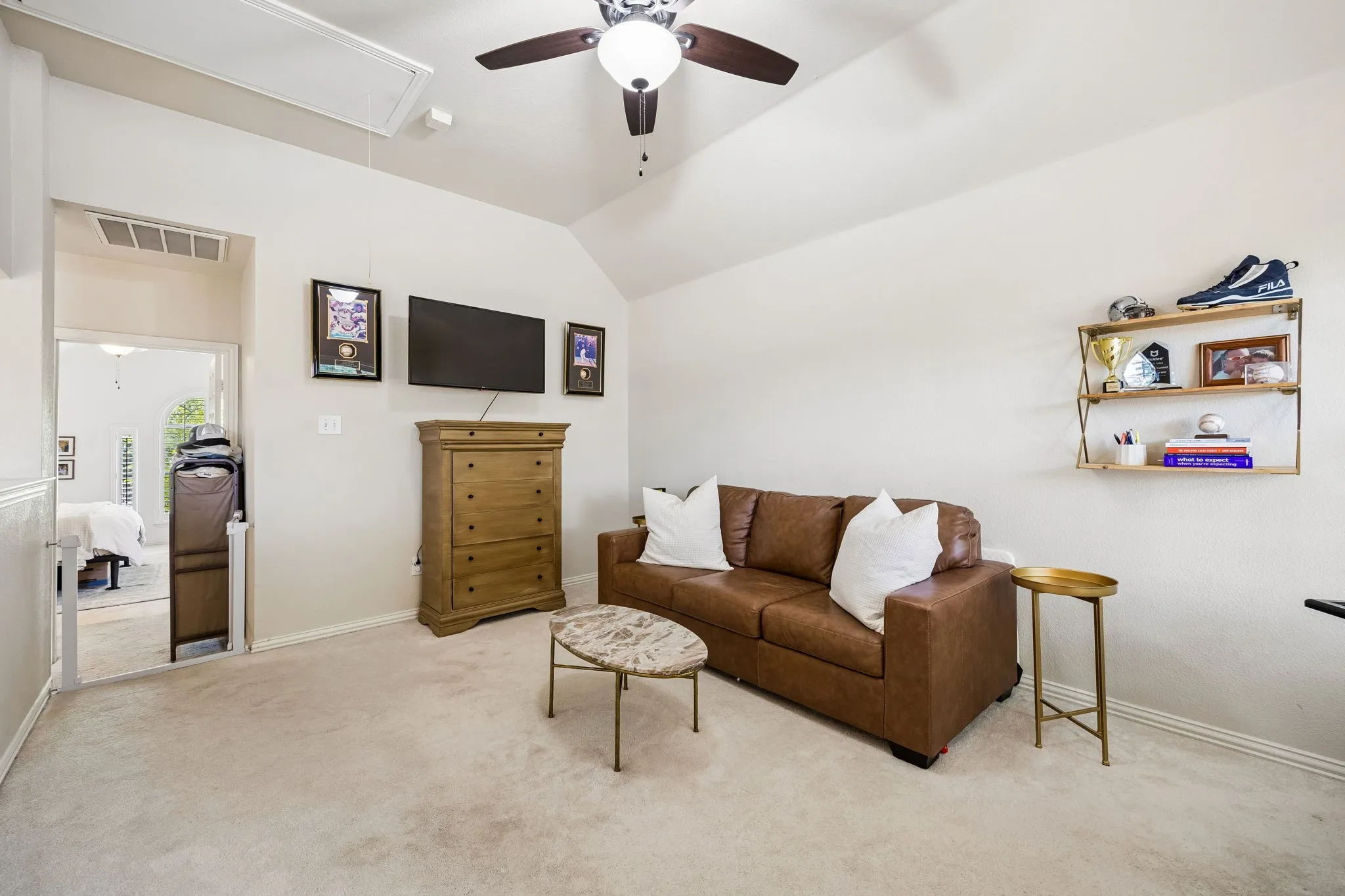 Single Family Residence For Sale in Dallas County , 9028 Clearhurst Drive, Dallas, Texas 75238, 3 Bedroom, 2 Bathroom, 2 Garage spaces, 1,859 Sqft, built in 1999, mls#21358155, Real Estate Agent in Dallas, Homes For Sale in Dallas county, Homes For Sale in Dallas, Realtor in Dallas Texas, Real Estate Brokerage Independent Realty Texas, Luminita Cordes Realtor
