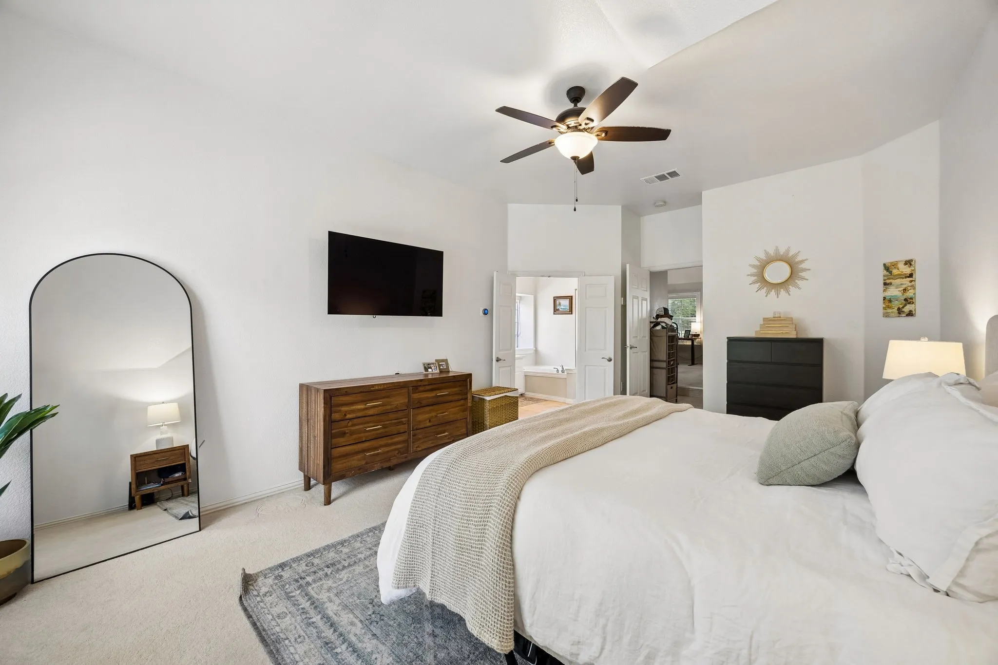 Single Family Residence For Sale in Dallas County , 9028 Clearhurst Drive, Dallas, Texas 75238, 3 Bedroom, 2 Bathroom, 2 Garage spaces, 1,859 Sqft, built in 1999, mls#21358155, Real Estate Agent in Dallas, Homes For Sale in Dallas county, Homes For Sale in Dallas, Realtor in Dallas Texas, Real Estate Brokerage Independent Realty Texas, Luminita Cordes Realtor
