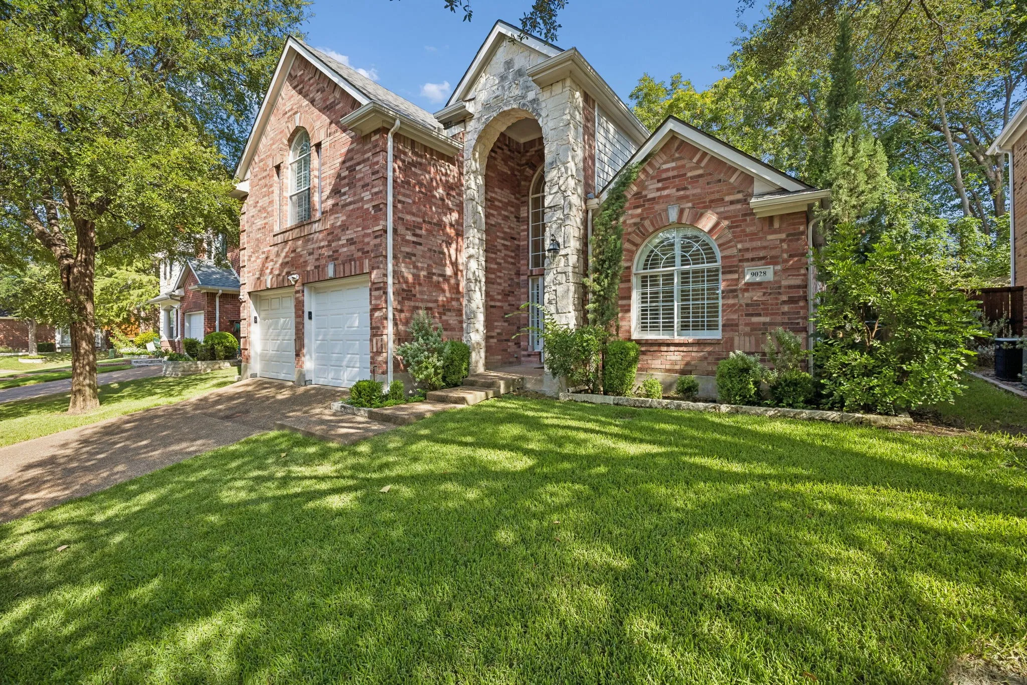 Single Family Residence For Sale in Dallas County , 9028 Clearhurst Drive, Dallas, Texas 75238, 3 Bedroom, 2 Bathroom, 2 Garage spaces, 1,859 Sqft, built in 1999, mls#21358155, Real Estate Agent in Dallas, Homes For Sale in Dallas county, Homes For Sale in Dallas, Realtor in Dallas Texas, Real Estate Brokerage Independent Realty Texas, Luminita Cordes Realtor