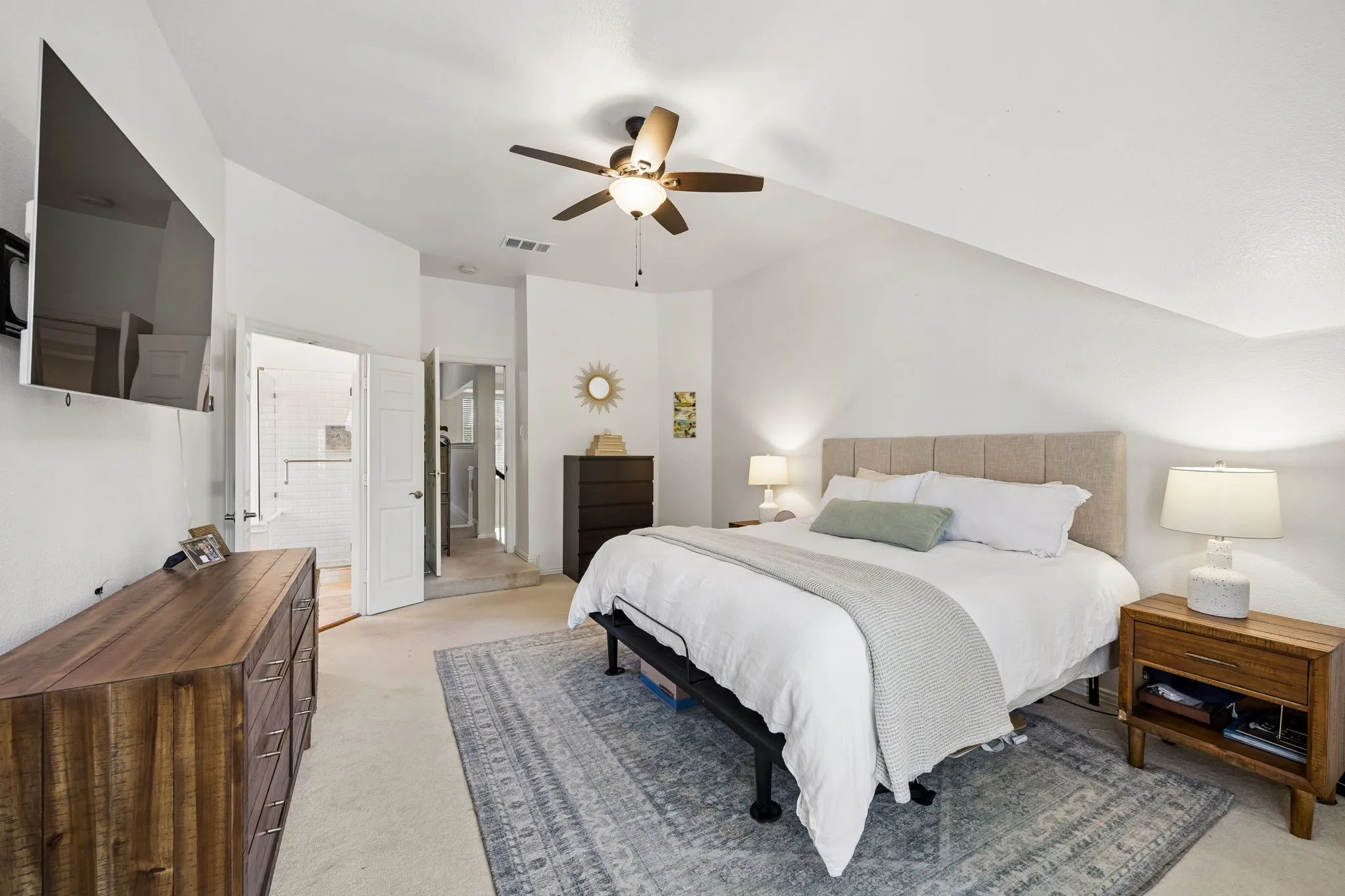 Single Family Residence For Sale in Dallas County , 9028 Clearhurst Drive, Dallas, Texas 75238, 3 Bedroom, 2 Bathroom, 2 Garage spaces, 1,859 Sqft, built in 1999, mls#21358155, Real Estate Agent in Dallas, Homes For Sale in Dallas county, Homes For Sale in Dallas, Realtor in Dallas Texas, Real Estate Brokerage Independent Realty Texas, Luminita Cordes Realtor