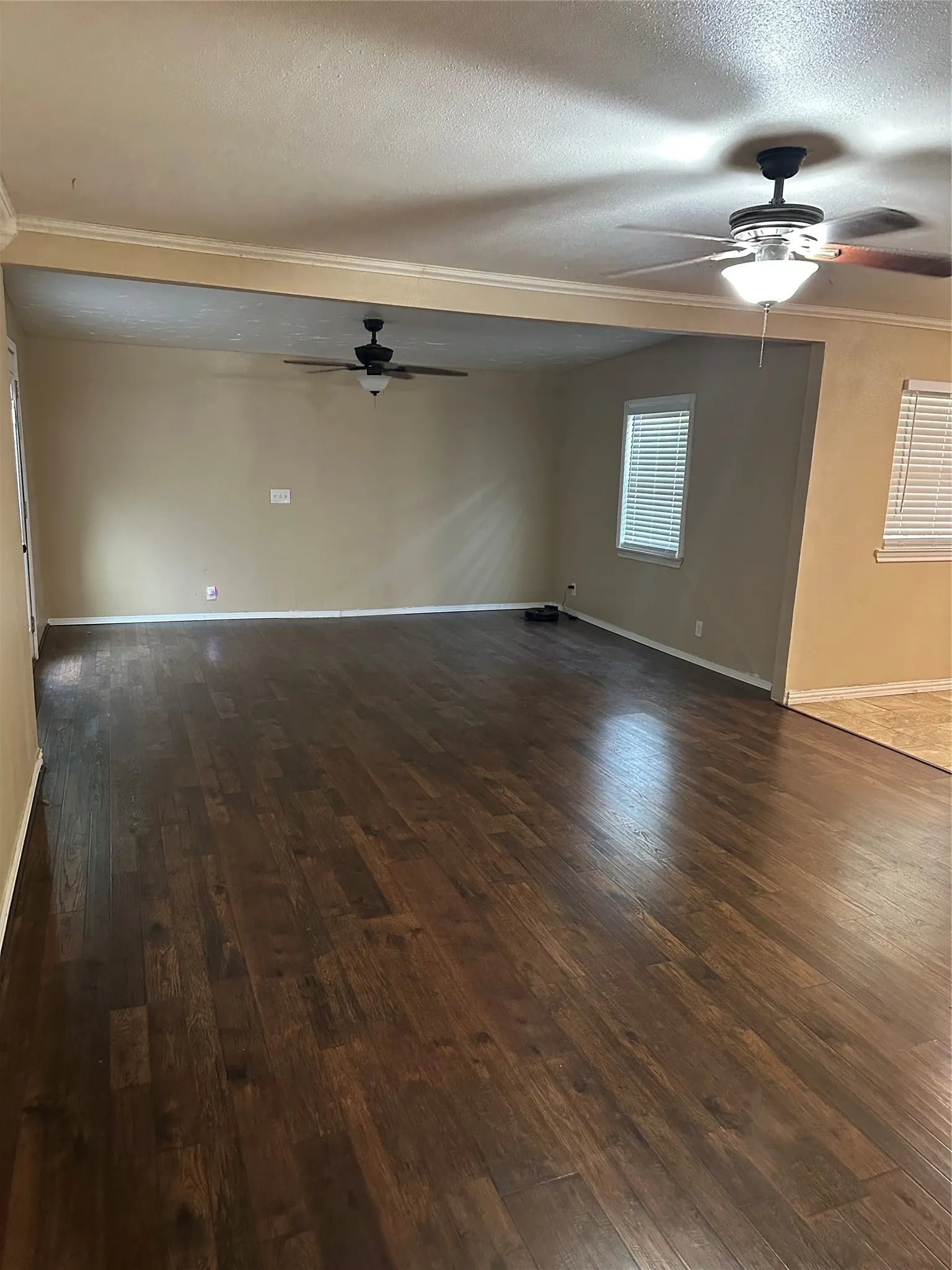 Single Family Residence For Sale in Tarrant County , 4916 Eastover Avenue, Fort Worth, Texas 76119, 3 Bedroom, 2 Bathroom, 2 Garage spaces, 1,302 Sqft, built in 1970, mls#21358351, Real Estate Agent in Fort Worth, Homes For Sale in Tarrant county, Homes For Sale in Fort Worth, Realtor in Fort Worth Texas, Real Estate Brokerage Independent Realty Texas, Luminita Cordes Realtor