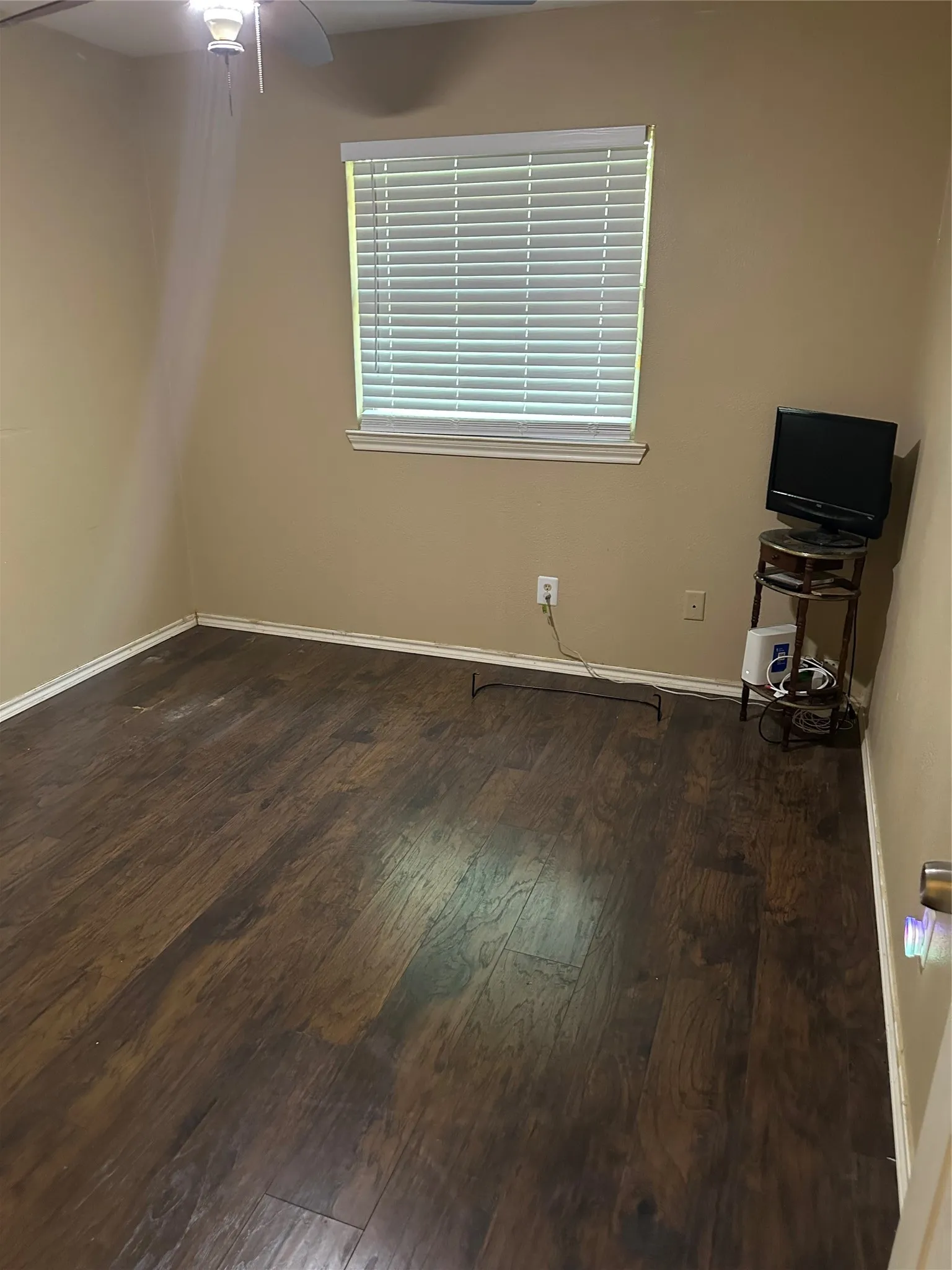 Single Family Residence For Sale in Tarrant County , 4916 Eastover Avenue, Fort Worth, Texas 76119, 3 Bedroom, 2 Bathroom, 2 Garage spaces, 1,302 Sqft, built in 1970, mls#21358351, Real Estate Agent in Fort Worth, Homes For Sale in Tarrant county, Homes For Sale in Fort Worth, Realtor in Fort Worth Texas, Real Estate Brokerage Independent Realty Texas, Luminita Cordes Realtor