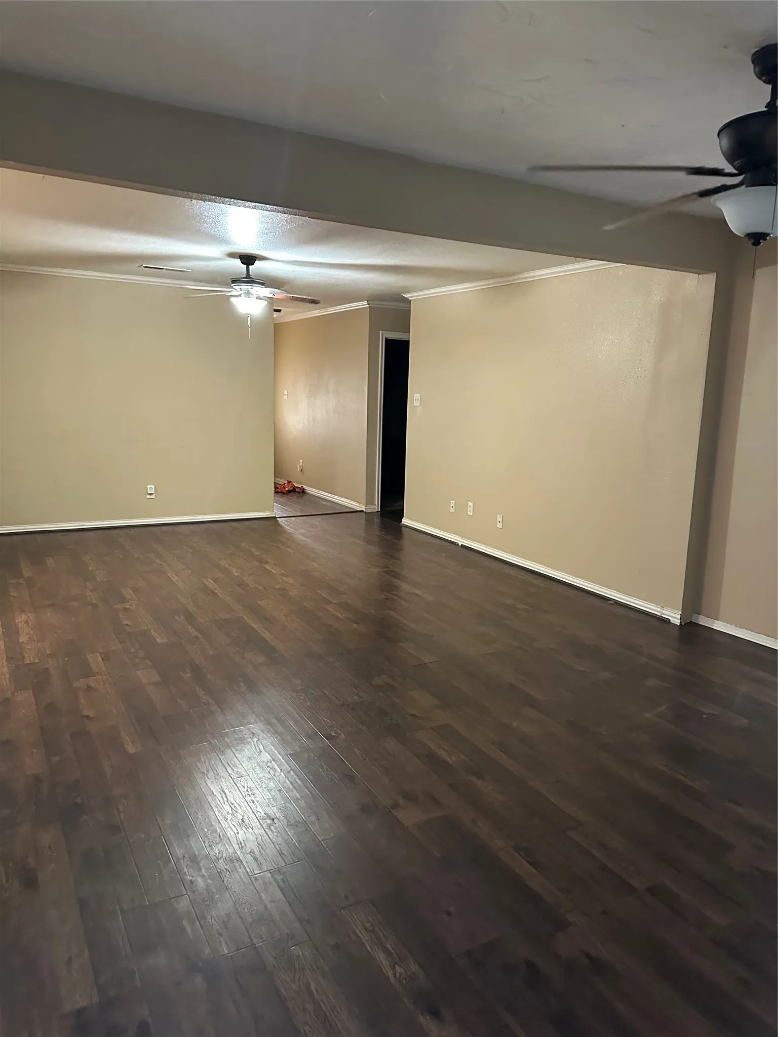 Single Family Residence For Sale in Tarrant County , 4916 Eastover Avenue, Fort Worth, Texas 76119, 3 Bedroom, 2 Bathroom, 2 Garage spaces, 1,302 Sqft, built in 1970, mls#21358351, Real Estate Agent in Fort Worth, Homes For Sale in Tarrant county, Homes For Sale in Fort Worth, Realtor in Fort Worth Texas, Real Estate Brokerage Independent Realty Texas, Luminita Cordes Realtor
