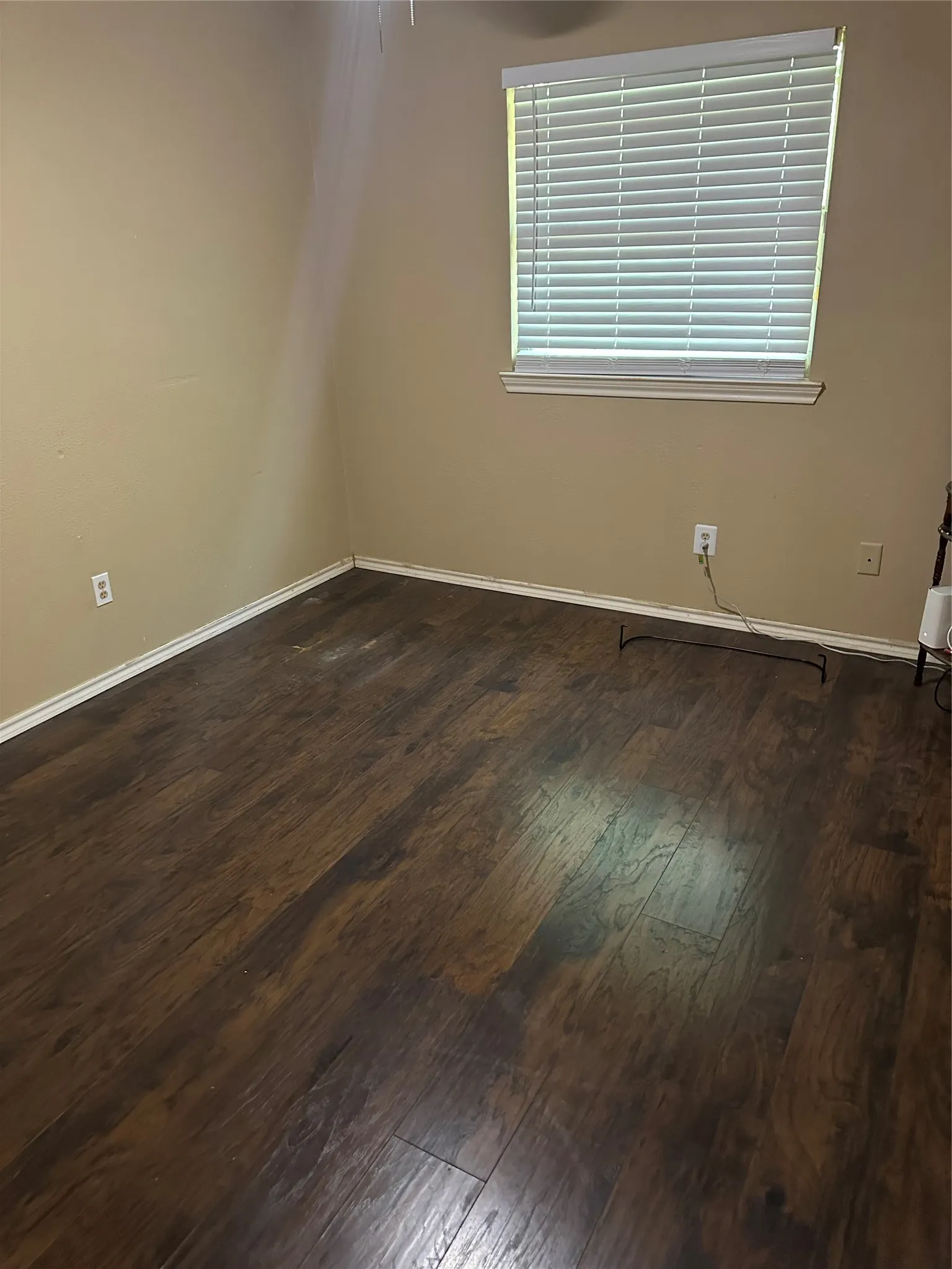 Single Family Residence For Sale in Tarrant County , 4916 Eastover Avenue, Fort Worth, Texas 76119, 3 Bedroom, 2 Bathroom, 2 Garage spaces, 1,302 Sqft, built in 1970, mls#21358351, Real Estate Agent in Fort Worth, Homes For Sale in Tarrant county, Homes For Sale in Fort Worth, Realtor in Fort Worth Texas, Real Estate Brokerage Independent Realty Texas, Luminita Cordes Realtor