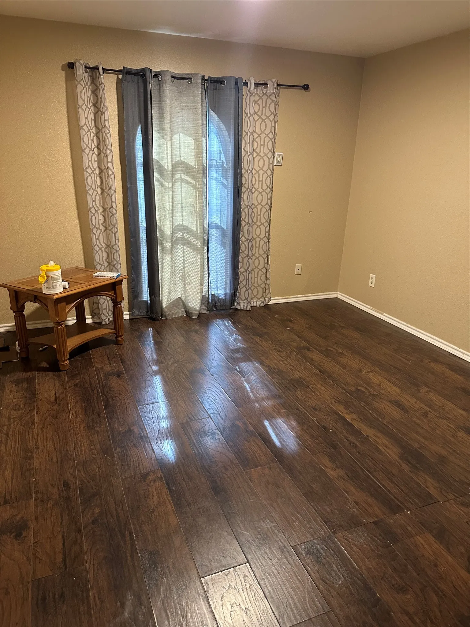 Single Family Residence For Sale in Tarrant County , 4916 Eastover Avenue, Fort Worth, Texas 76119, 3 Bedroom, 2 Bathroom, 2 Garage spaces, 1,302 Sqft, built in 1970, mls#21358351, Real Estate Agent in Fort Worth, Homes For Sale in Tarrant county, Homes For Sale in Fort Worth, Realtor in Fort Worth Texas, Real Estate Brokerage Independent Realty Texas, Luminita Cordes Realtor
