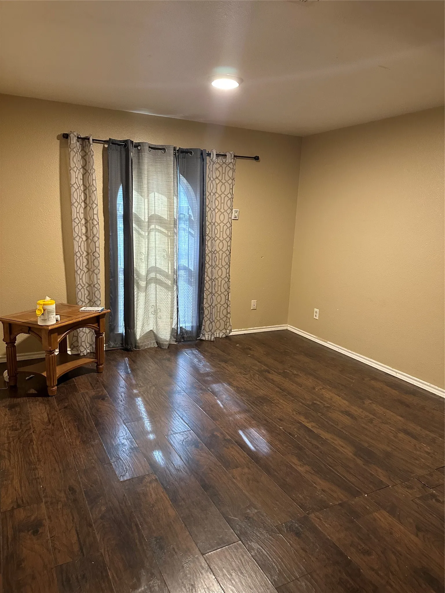 Single Family Residence For Sale in Tarrant County , 4916 Eastover Avenue, Fort Worth, Texas 76119, 3 Bedroom, 2 Bathroom, 2 Garage spaces, 1,302 Sqft, built in 1970, mls#21358351, Real Estate Agent in Fort Worth, Homes For Sale in Tarrant county, Homes For Sale in Fort Worth, Realtor in Fort Worth Texas, Real Estate Brokerage Independent Realty Texas, Luminita Cordes Realtor