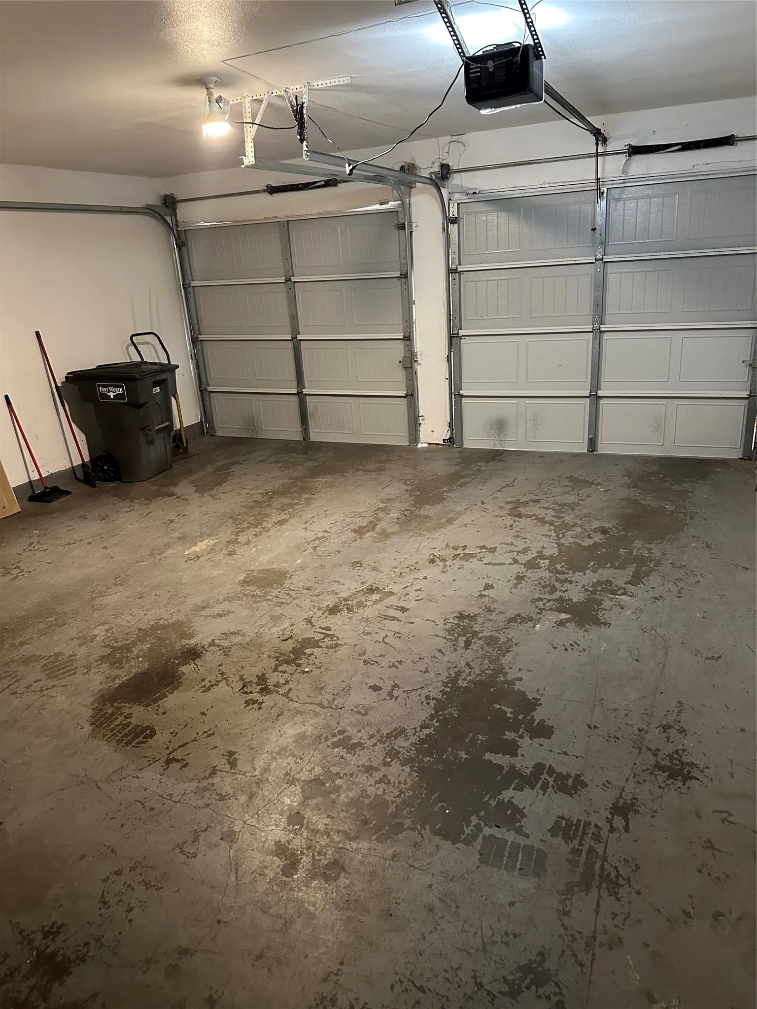Single Family Residence For Sale in Tarrant County , 4916 Eastover Avenue, Fort Worth, Texas 76119, 3 Bedroom, 2 Bathroom, 2 Garage spaces, 1,302 Sqft, built in 1970, mls#21358351, Real Estate Agent in Fort Worth, Homes For Sale in Tarrant county, Homes For Sale in Fort Worth, Realtor in Fort Worth Texas, Real Estate Brokerage Independent Realty Texas, Luminita Cordes Realtor