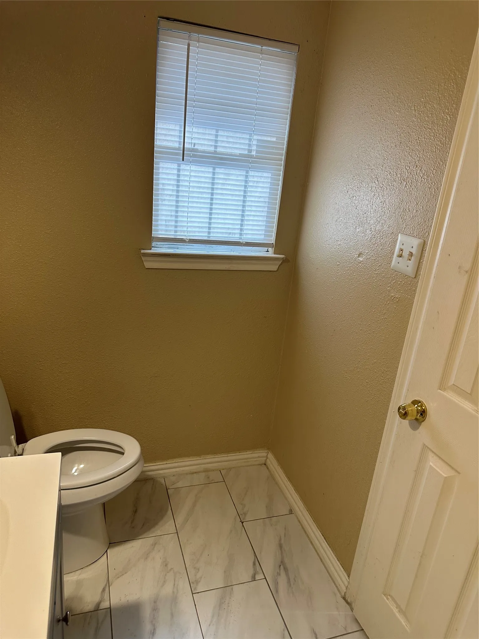 Single Family Residence For Sale in Tarrant County , 4916 Eastover Avenue, Fort Worth, Texas 76119, 3 Bedroom, 2 Bathroom, 2 Garage spaces, 1,302 Sqft, built in 1970, mls#21358351, Real Estate Agent in Fort Worth, Homes For Sale in Tarrant county, Homes For Sale in Fort Worth, Realtor in Fort Worth Texas, Real Estate Brokerage Independent Realty Texas, Luminita Cordes Realtor