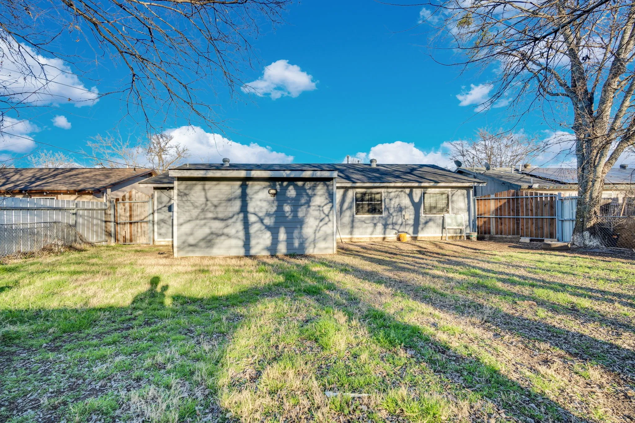 Single Family Residence For Sale in Tarrant County , 4916 Eastover Avenue, Fort Worth, Texas 76119, 3 Bedroom, 2 Bathroom, 2 Garage spaces, 1,302 Sqft, built in 1970, mls#21358351, Real Estate Agent in Fort Worth, Homes For Sale in Tarrant county, Homes For Sale in Fort Worth, Realtor in Fort Worth Texas, Real Estate Brokerage Independent Realty Texas, Luminita Cordes Realtor