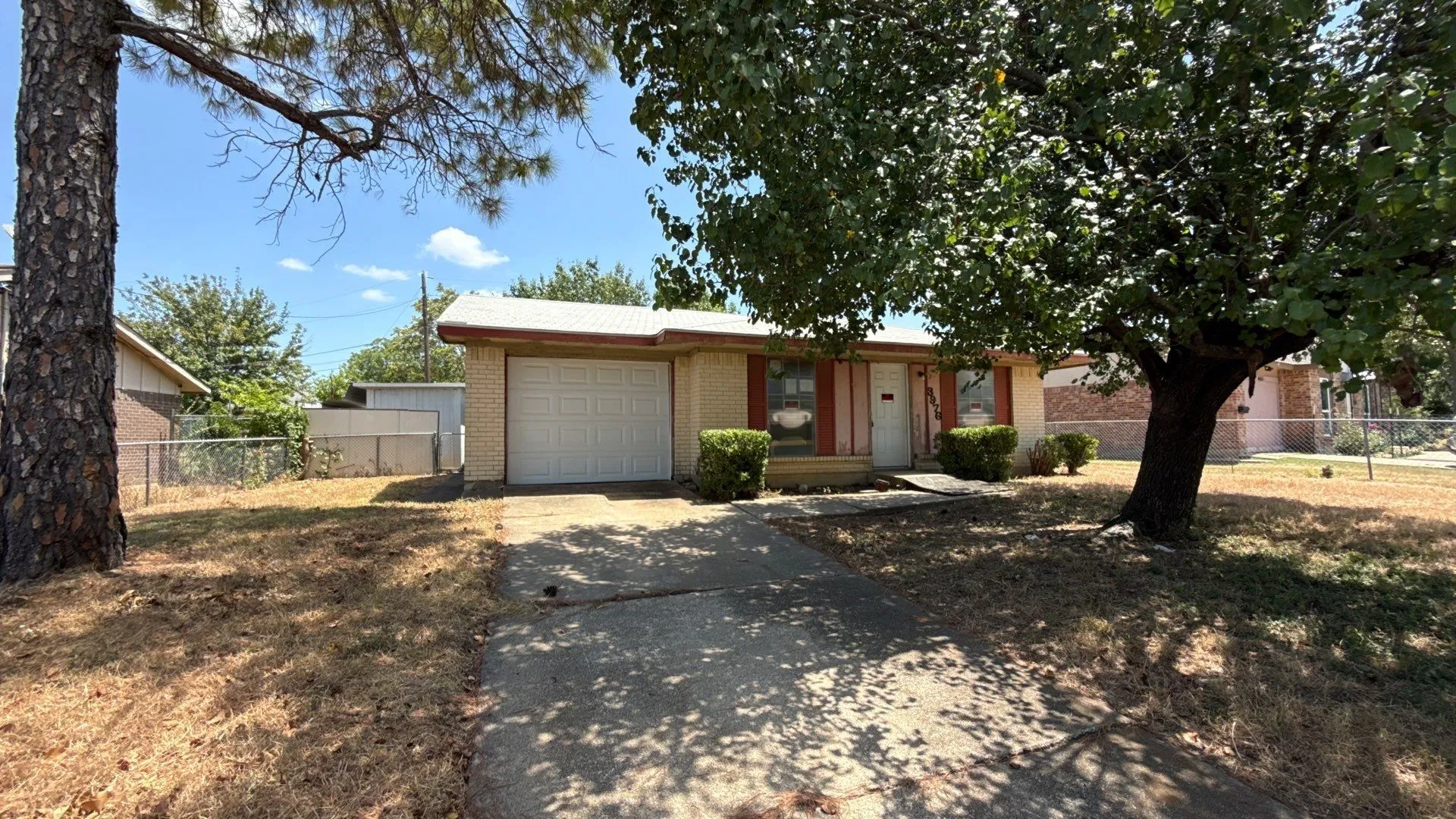 Single Family Residence For Sale in Dallas County , 3976 Avocado Drive, Dallas, Texas 75241, 3 Bedroom, 2 Bathroom, 1 Garage spaces, 1,125 Sqft, built in 1971, Price $124,900, mls#21355771, Real Estate Agent in Dallas, Homes For Sale in Dallas county, Homes For Sale in Dallas, Realtor in Dallas Texas, Real Estate Brokerage Independent Realty Texas, Luminita Cordes Realtor
