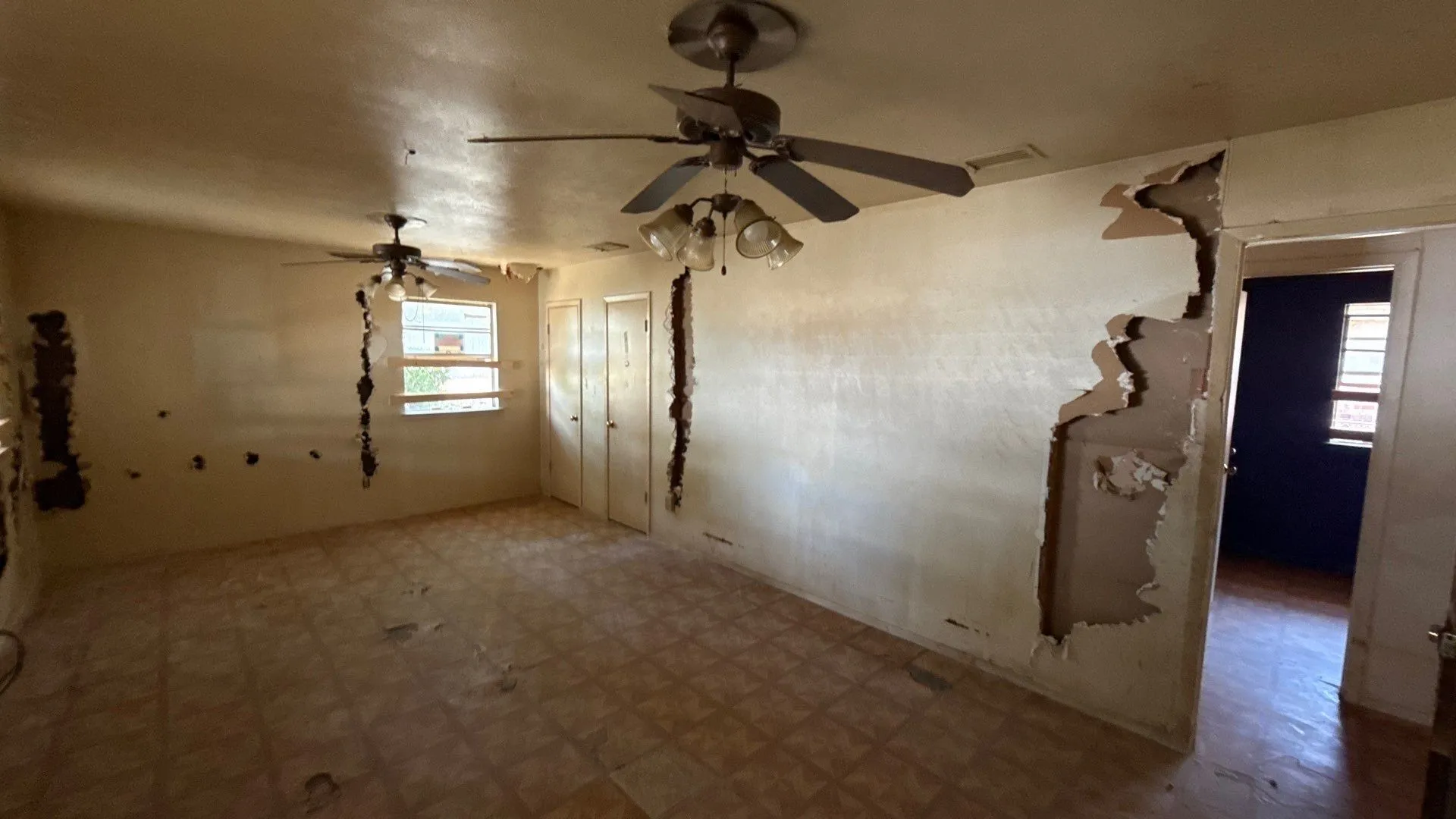 Single Family Residence For Sale in Dallas County , 3976 Avocado Drive, Dallas, Texas 75241, 3 Bedroom, 2 Bathroom, 1 Garage spaces, 1,125 Sqft, built in 1971, Price $124,900, mls#21355771, Real Estate Agent in Dallas, Homes For Sale in Dallas county, Homes For Sale in Dallas, Realtor in Dallas Texas, Real Estate Brokerage Independent Realty Texas, Luminita Cordes Realtor