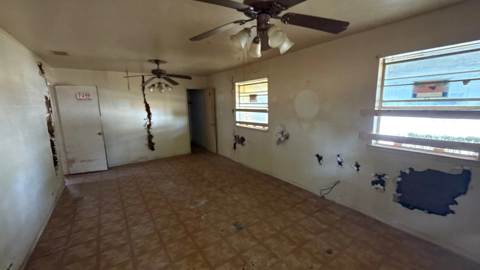 Single Family Residence For Sale in Dallas County , 3976 Avocado Drive, Dallas, Texas 75241, 3 Bedroom, 2 Bathroom, 1 Garage spaces, 1,125 Sqft, built in 1971, Price $124,900, mls#21355771, Real Estate Agent in Dallas, Homes For Sale in Dallas county, Homes For Sale in Dallas, Realtor in Dallas Texas, Real Estate Brokerage Independent Realty Texas, Luminita Cordes Realtor