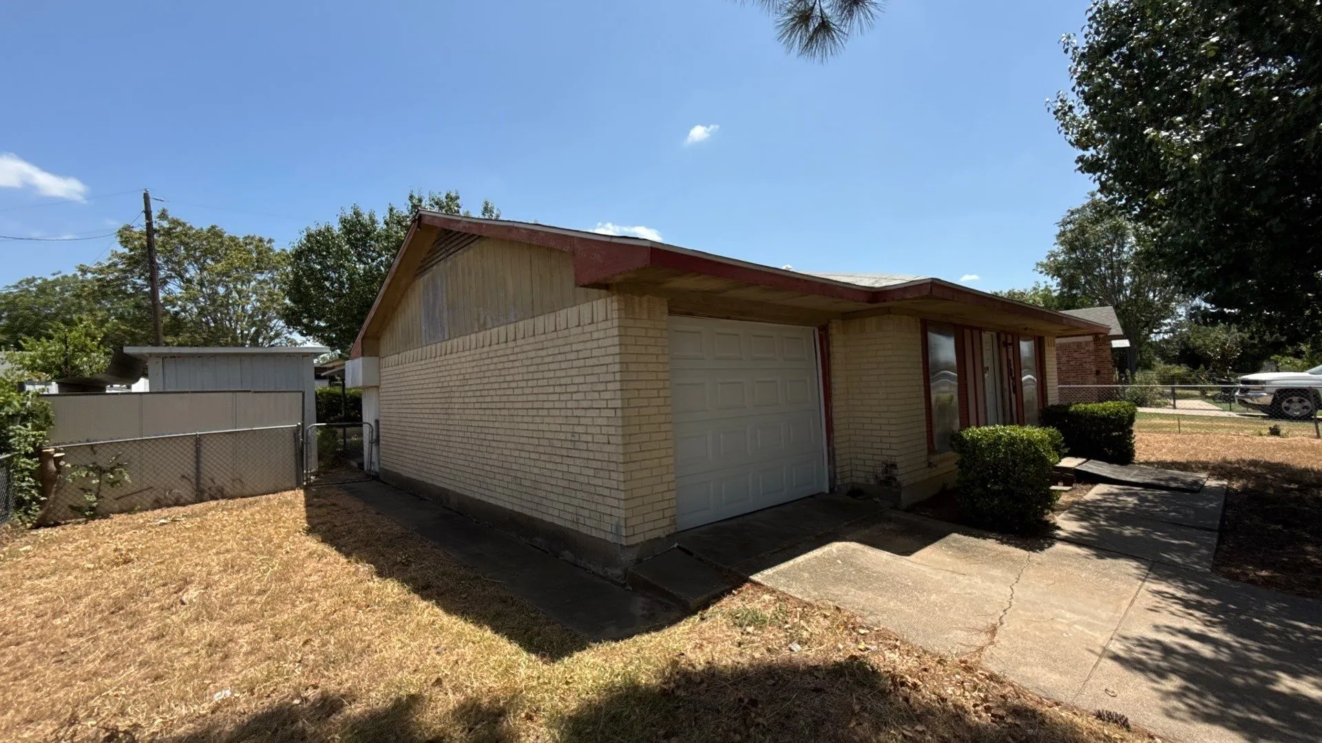 Single Family Residence For Sale in Dallas County , 3976 Avocado Drive, Dallas, Texas 75241, 3 Bedroom, 2 Bathroom, 1 Garage spaces, 1,125 Sqft, built in 1971, Price $124,900, mls#21355771, Real Estate Agent in Dallas, Homes For Sale in Dallas county, Homes For Sale in Dallas, Realtor in Dallas Texas, Real Estate Brokerage Independent Realty Texas, Luminita Cordes Realtor