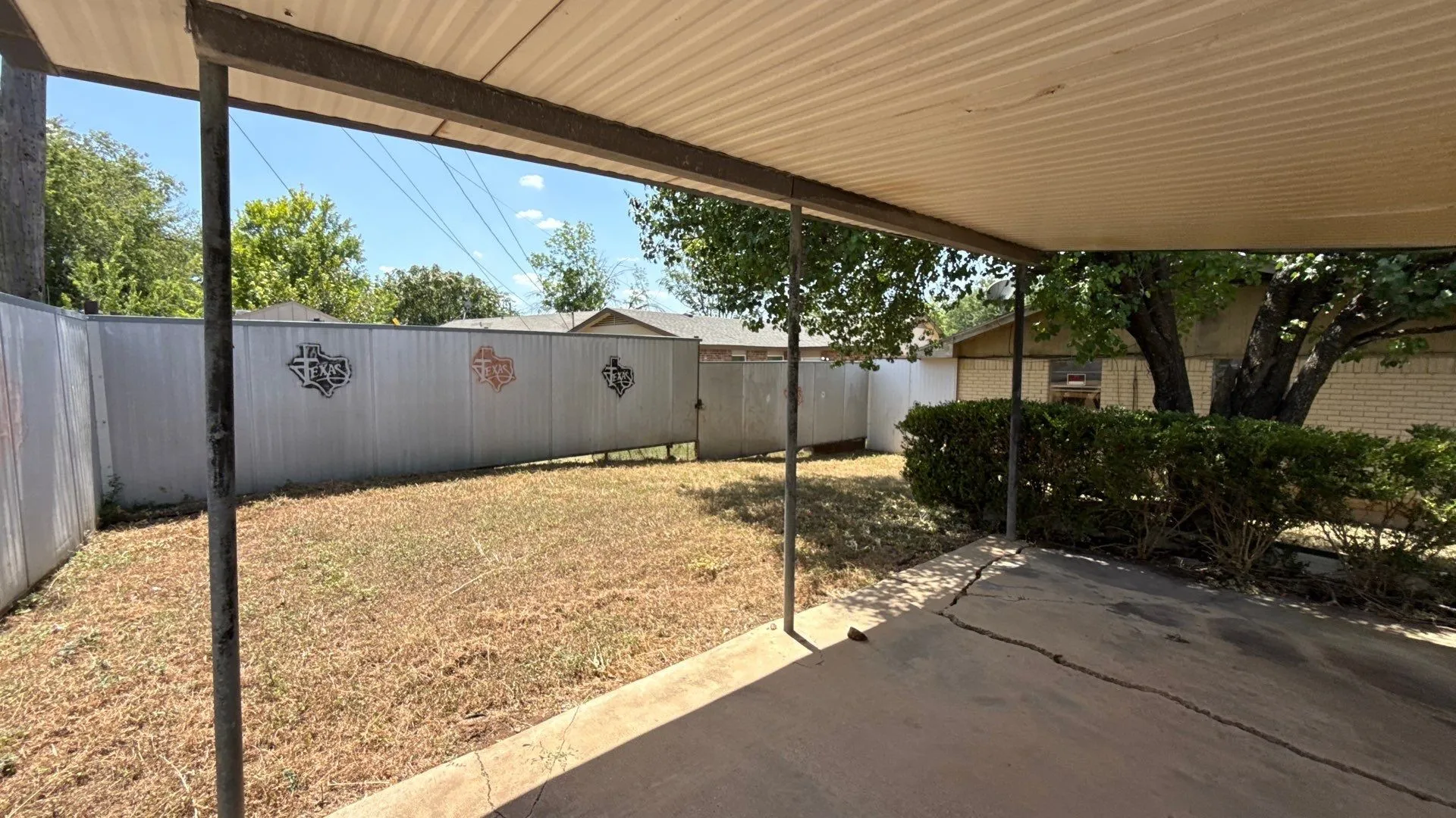 Single Family Residence For Sale in Dallas County , 3976 Avocado Drive, Dallas, Texas 75241, 3 Bedroom, 2 Bathroom, 1 Garage spaces, 1,125 Sqft, built in 1971, Price $124,900, mls#21355771, Real Estate Agent in Dallas, Homes For Sale in Dallas county, Homes For Sale in Dallas, Realtor in Dallas Texas, Real Estate Brokerage Independent Realty Texas, Luminita Cordes Realtor