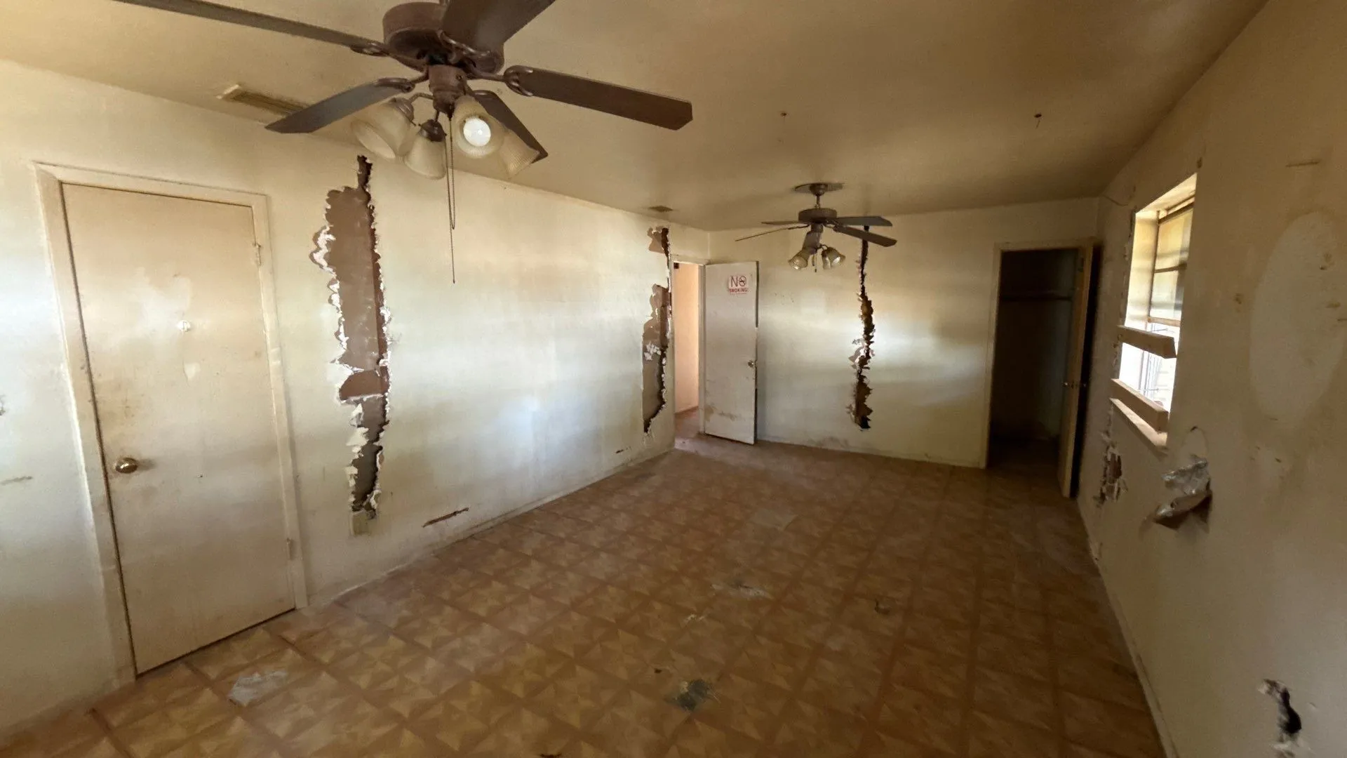 Single Family Residence For Sale in Dallas County , 3976 Avocado Drive, Dallas, Texas 75241, 3 Bedroom, 2 Bathroom, 1 Garage spaces, 1,125 Sqft, built in 1971, Price $124,900, mls#21355771, Real Estate Agent in Dallas, Homes For Sale in Dallas county, Homes For Sale in Dallas, Realtor in Dallas Texas, Real Estate Brokerage Independent Realty Texas, Luminita Cordes Realtor