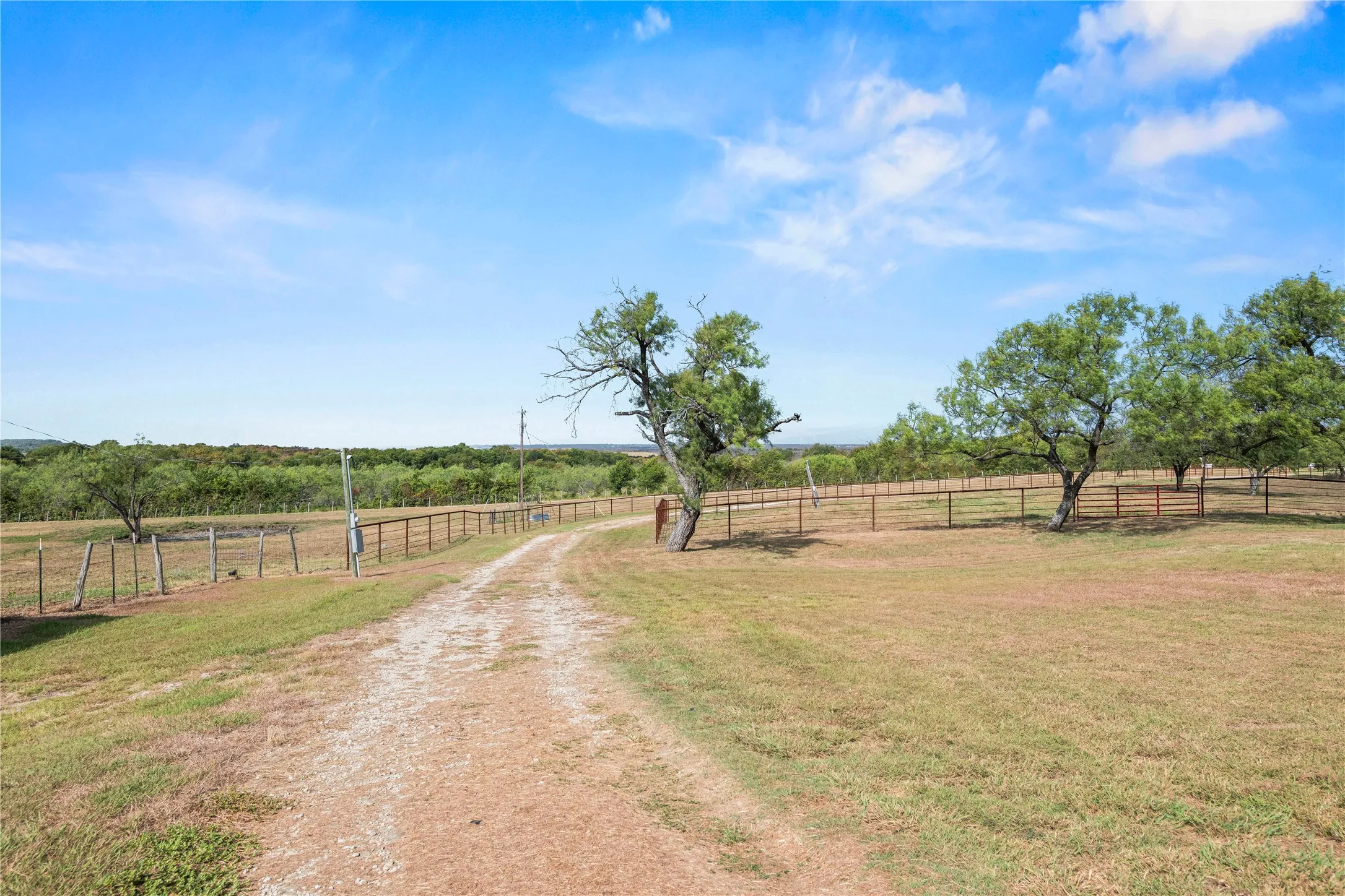 Manufactured Home For Sale in Limestone County , 372 Lcr 222, Wortham, Texas 76693, 3 Bedroom, 2 Bathroom, 2 Garage spaces, 1,948 Sqft, built in 2015, mls#21349542, Real Estate Agent in Wortham, Homes For Sale in Limestone county, Homes For Sale in Wortham, Realtor in Wortham Texas, Real Estate Brokerage Independent Realty Texas, Luminita Cordes Realtor