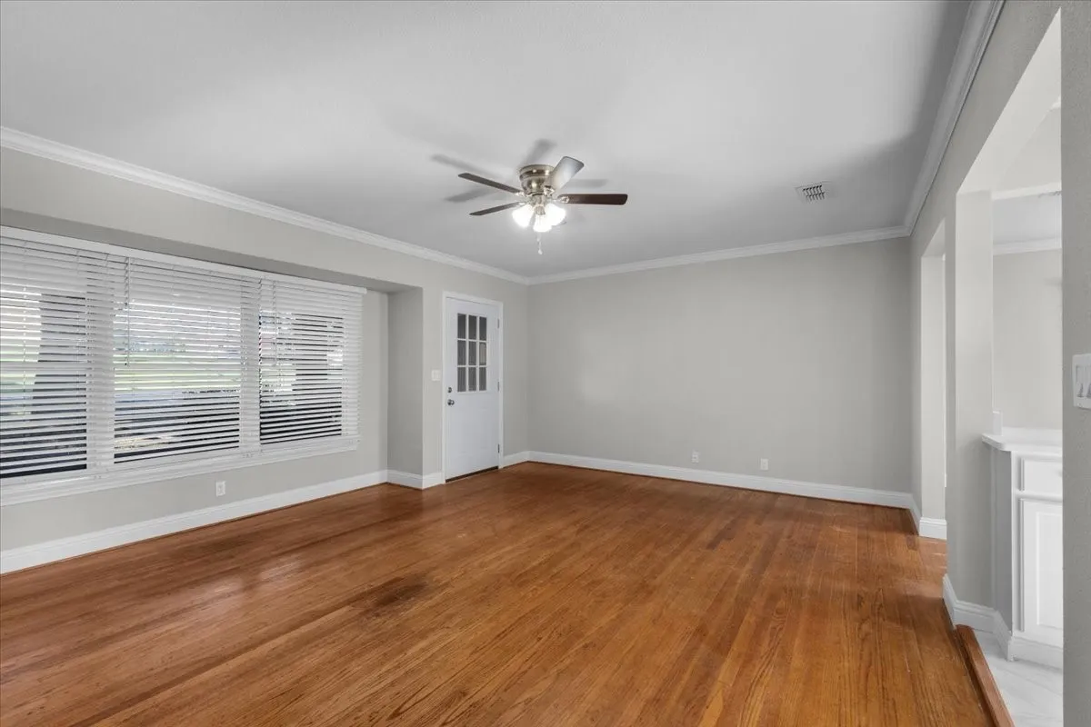Single Family Residence For Rent in Tarrant County , 3133 Bigham Boulevard, Fort Worth, Texas 76116, 3 Bedroom, 1 Bathroom, Garage spaces, 1,165 Sqft, built in 1942, mls#21358359, Real Estate Agent in Fort Worth, Homes For Rent in Tarrant county, Homes For Rent in Fort Worth, Realtor in Fort Worth Texas, Real Estate Brokerage Independent Realty Texas, Luminita Cordes Realtor