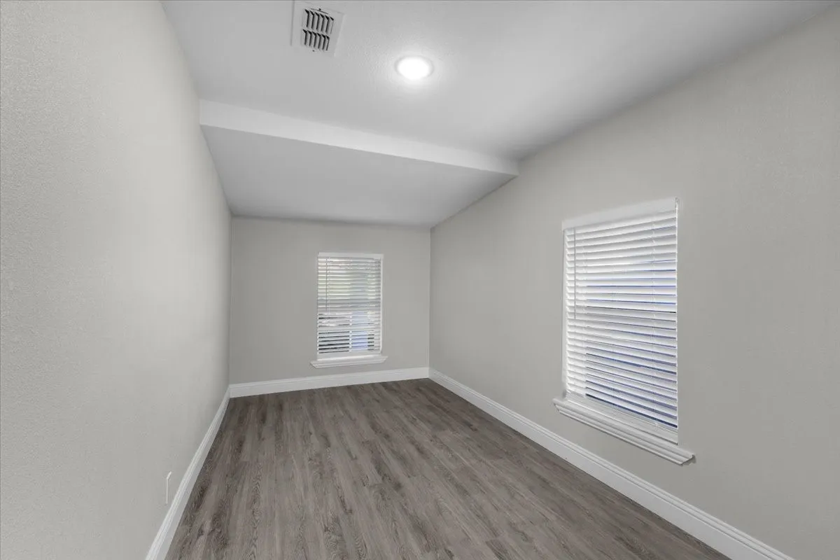 Single Family Residence For Rent in Tarrant County , 3133 Bigham Boulevard, Fort Worth, Texas 76116, 3 Bedroom, 1 Bathroom, Garage spaces, 1,165 Sqft, built in 1942, mls#21358359, Real Estate Agent in Fort Worth, Homes For Rent in Tarrant county, Homes For Rent in Fort Worth, Realtor in Fort Worth Texas, Real Estate Brokerage Independent Realty Texas, Luminita Cordes Realtor