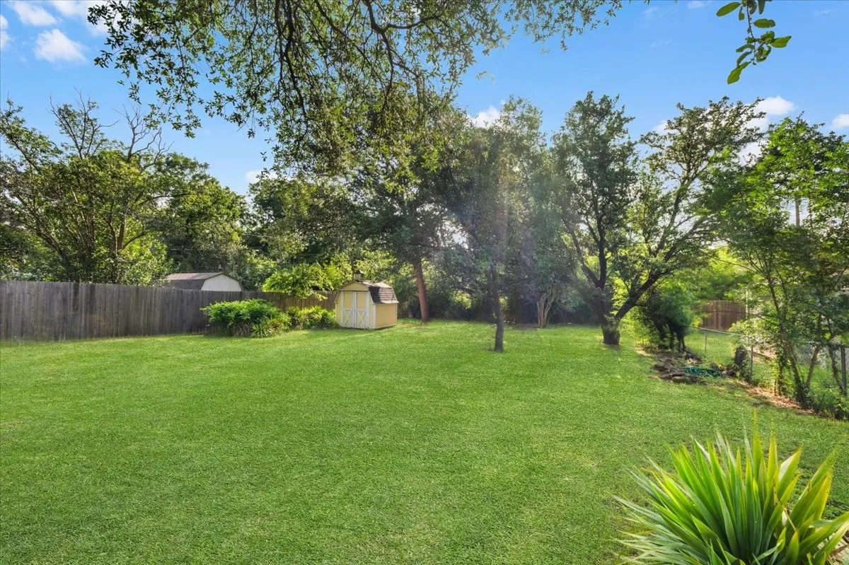 Single Family Residence For Rent in Tarrant County , 3133 Bigham Boulevard, Fort Worth, Texas 76116, 3 Bedroom, 1 Bathroom, Garage spaces, 1,165 Sqft, built in 1942, mls#21358359, Real Estate Agent in Fort Worth, Homes For Rent in Tarrant county, Homes For Rent in Fort Worth, Realtor in Fort Worth Texas, Real Estate Brokerage Independent Realty Texas, Luminita Cordes Realtor