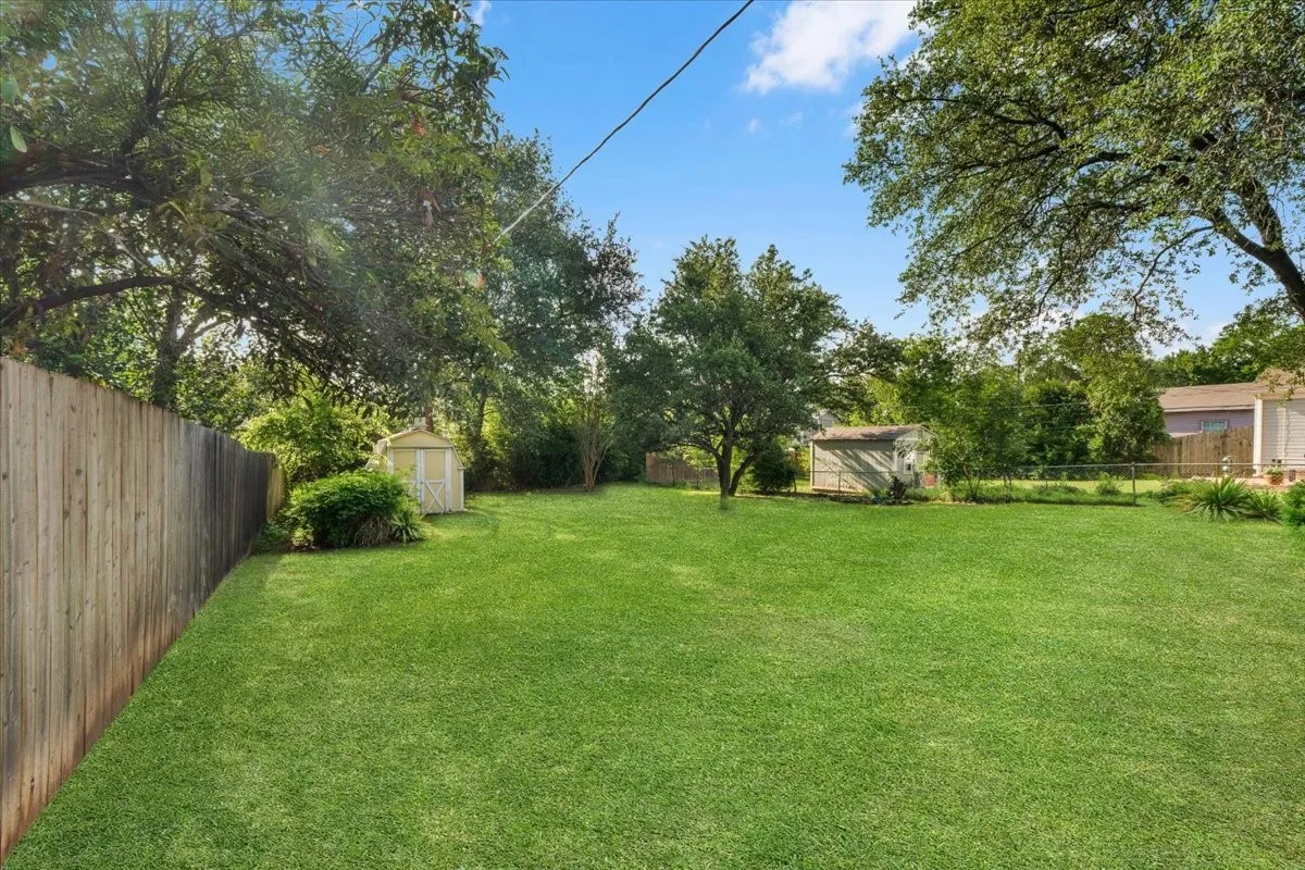 Single Family Residence For Rent in Tarrant County , 3133 Bigham Boulevard, Fort Worth, Texas 76116, 3 Bedroom, 1 Bathroom, Garage spaces, 1,165 Sqft, built in 1942, mls#21358359, Real Estate Agent in Fort Worth, Homes For Rent in Tarrant county, Homes For Rent in Fort Worth, Realtor in Fort Worth Texas, Real Estate Brokerage Independent Realty Texas, Luminita Cordes Realtor