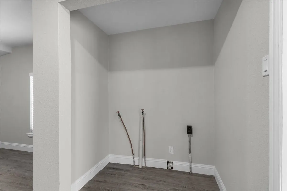 Single Family Residence For Rent in Tarrant County , 3133 Bigham Boulevard, Fort Worth, Texas 76116, 3 Bedroom, 1 Bathroom, Garage spaces, 1,165 Sqft, built in 1942, mls#21358359, Real Estate Agent in Fort Worth, Homes For Rent in Tarrant county, Homes For Rent in Fort Worth, Realtor in Fort Worth Texas, Real Estate Brokerage Independent Realty Texas, Luminita Cordes Realtor