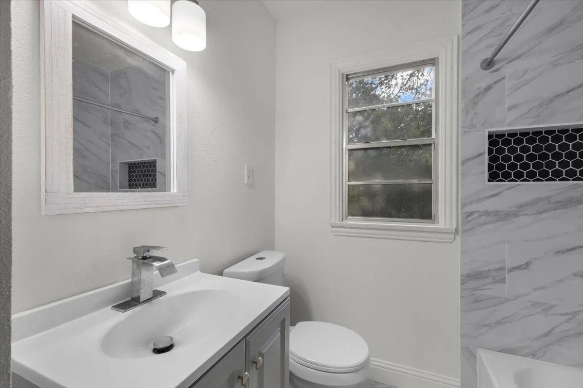 Single Family Residence For Rent in Tarrant County , 3133 Bigham Boulevard, Fort Worth, Texas 76116, 3 Bedroom, 1 Bathroom, Garage spaces, 1,165 Sqft, built in 1942, mls#21358359, Real Estate Agent in Fort Worth, Homes For Rent in Tarrant county, Homes For Rent in Fort Worth, Realtor in Fort Worth Texas, Real Estate Brokerage Independent Realty Texas, Luminita Cordes Realtor
