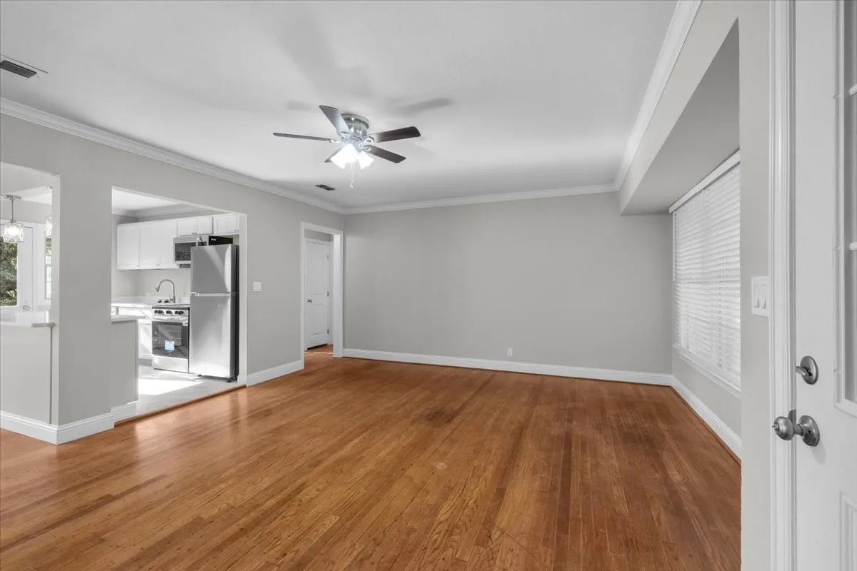 Single Family Residence For Rent in Tarrant County , 3133 Bigham Boulevard, Fort Worth, Texas 76116, 3 Bedroom, 1 Bathroom, Garage spaces, 1,165 Sqft, built in 1942, mls#21358359, Real Estate Agent in Fort Worth, Homes For Rent in Tarrant county, Homes For Rent in Fort Worth, Realtor in Fort Worth Texas, Real Estate Brokerage Independent Realty Texas, Luminita Cordes Realtor