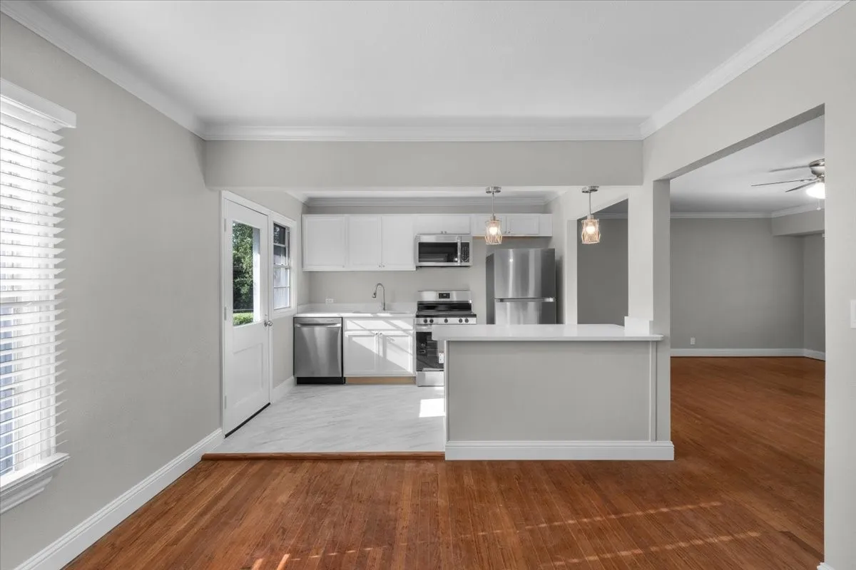 Single Family Residence For Rent in Tarrant County , 3133 Bigham Boulevard, Fort Worth, Texas 76116, 3 Bedroom, 1 Bathroom, Garage spaces, 1,165 Sqft, built in 1942, mls#21358359, Real Estate Agent in Fort Worth, Homes For Rent in Tarrant county, Homes For Rent in Fort Worth, Realtor in Fort Worth Texas, Real Estate Brokerage Independent Realty Texas, Luminita Cordes Realtor