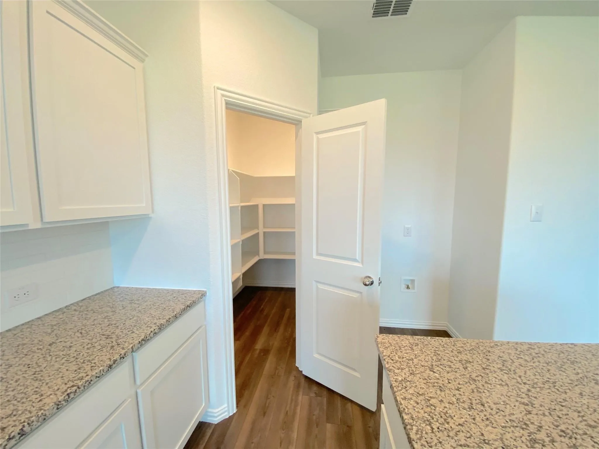 Single Family Residence For Rent in Denton County , 565 Pueblo Bonito Trail, Fort Worth, Texas 76052, 3 Bedroom, 2 Bathroom, 2 Garage spaces, 1,606 Sqft, built in 2021, mls#21358361, Real Estate Agent in Fort Worth, Homes For Rent in Denton county, Homes For Rent in Fort Worth, Realtor in Fort Worth Texas, Real Estate Brokerage Independent Realty Texas, Luminita Cordes Realtor
