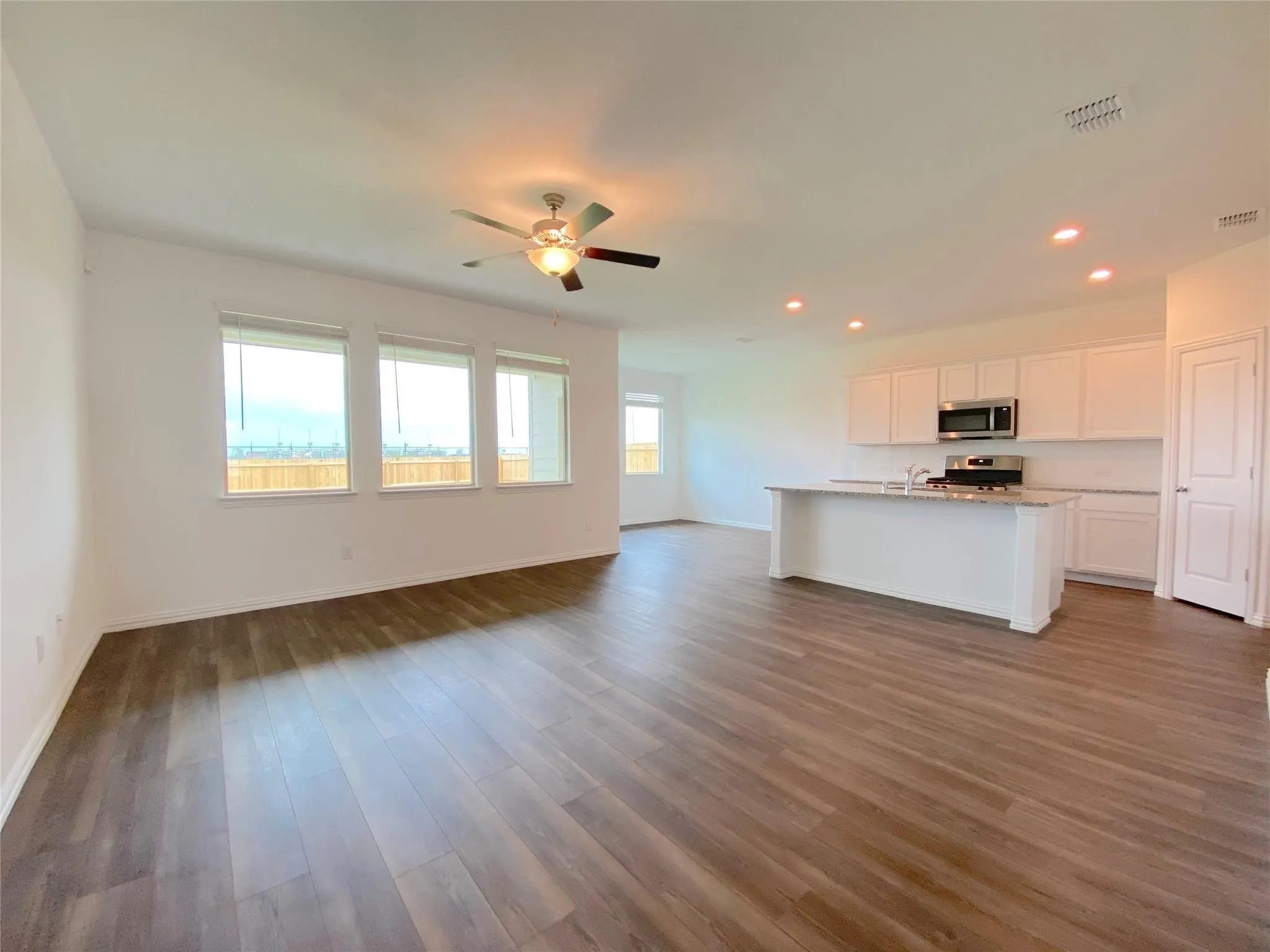 Single Family Residence For Rent in Denton County , 565 Pueblo Bonito Trail, Fort Worth, Texas 76052, 3 Bedroom, 2 Bathroom, 2 Garage spaces, 1,606 Sqft, built in 2021, mls#21358361, Real Estate Agent in Fort Worth, Homes For Rent in Denton county, Homes For Rent in Fort Worth, Realtor in Fort Worth Texas, Real Estate Brokerage Independent Realty Texas, Luminita Cordes Realtor