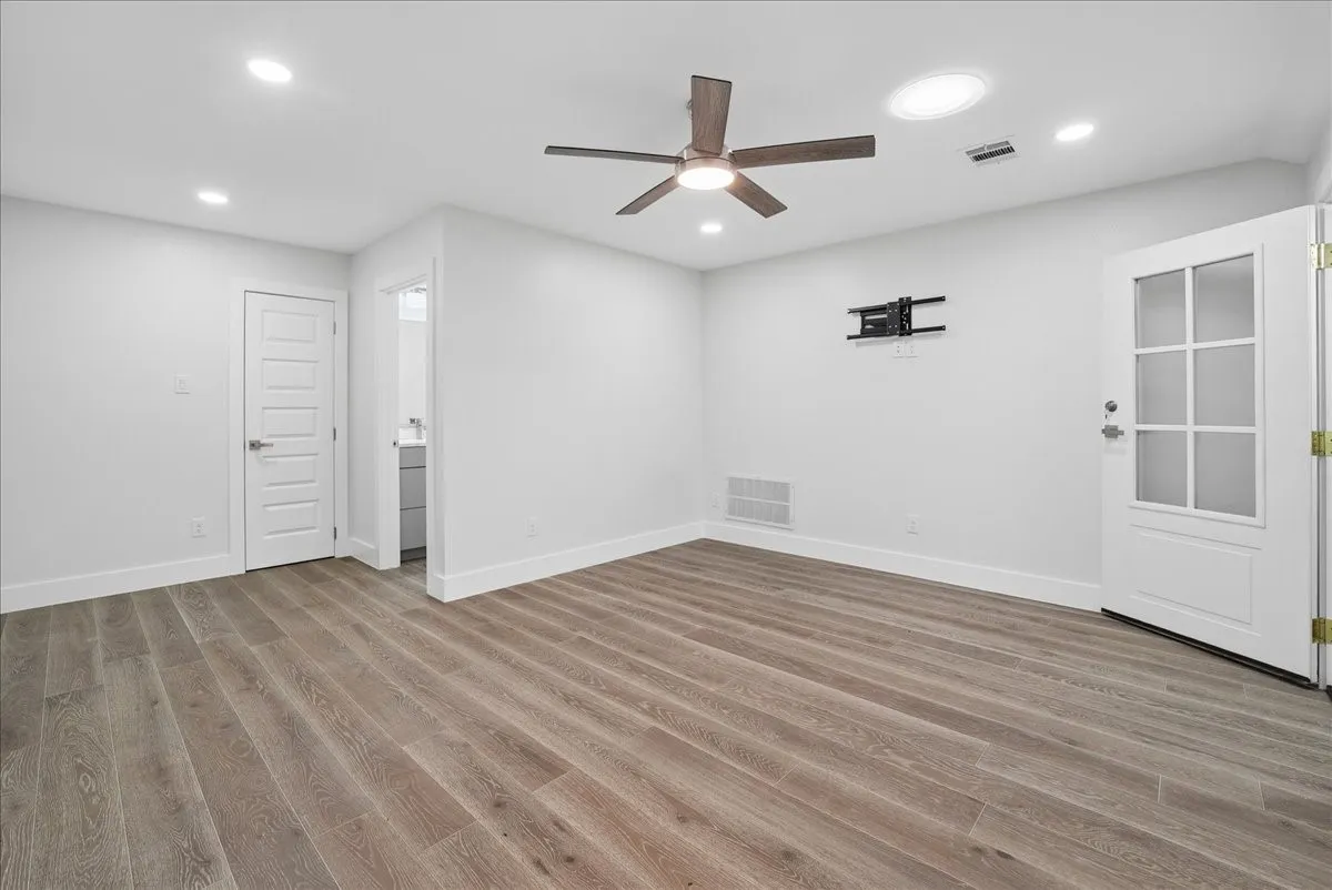 Single Family Residence For Sale in Henderson County , 5902 Fm 2494, Athens, Texas 75751, 5 Bedroom, 5 Bathroom, 2 Garage spaces, 2,399 Sqft, built in 1999, mls#21355463, Real Estate Agent in Athens, Homes For Sale in Henderson county, Homes For Sale in Athens, Realtor in Athens Texas, Real Estate Brokerage Independent Realty Texas, Luminita Cordes Realtor