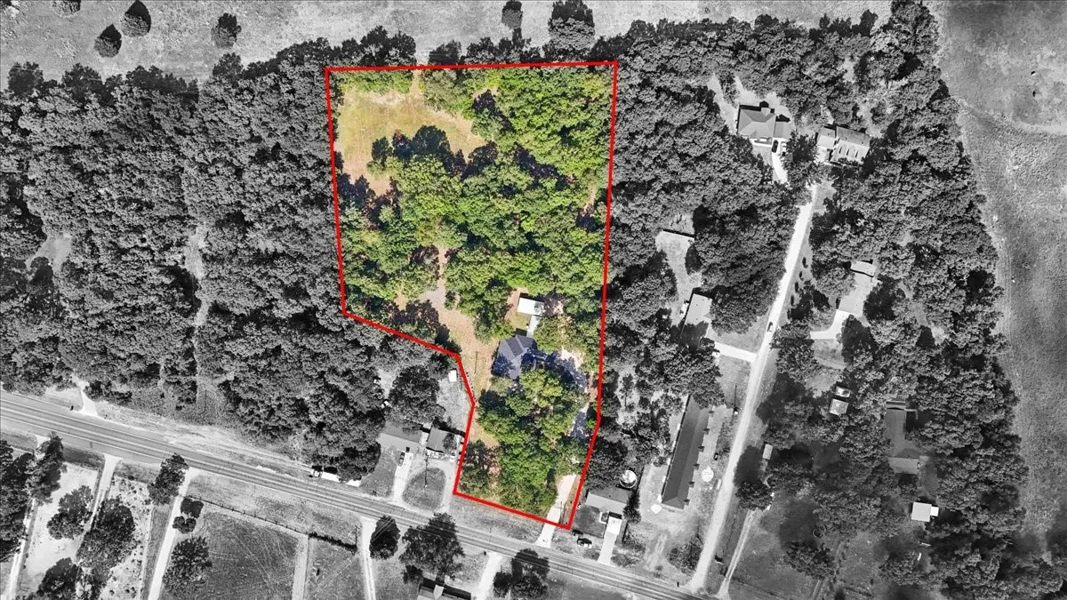 Single Family Residence For Sale in Henderson County , 5902 Fm 2494, Athens, Texas 75751, 5 Bedroom, 5 Bathroom, 2 Garage spaces, 2,399 Sqft, built in 1999, mls#21355463, Real Estate Agent in Athens, Homes For Sale in Henderson county, Homes For Sale in Athens, Realtor in Athens Texas, Real Estate Brokerage Independent Realty Texas, Luminita Cordes Realtor