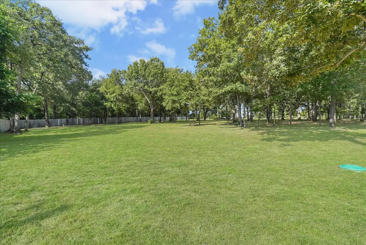 Single Family Residence For Sale in Henderson County , 5902 Fm 2494, Athens, Texas 75751, 5 Bedroom, 5 Bathroom, 2 Garage spaces, 2,399 Sqft, built in 1999, mls#21355463, Real Estate Agent in Athens, Homes For Sale in Henderson county, Homes For Sale in Athens, Realtor in Athens Texas, Real Estate Brokerage Independent Realty Texas, Luminita Cordes Realtor
